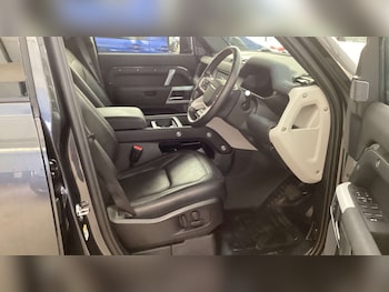 Used Land Rover Defender 2023 for sale - 76223029: Photo 2