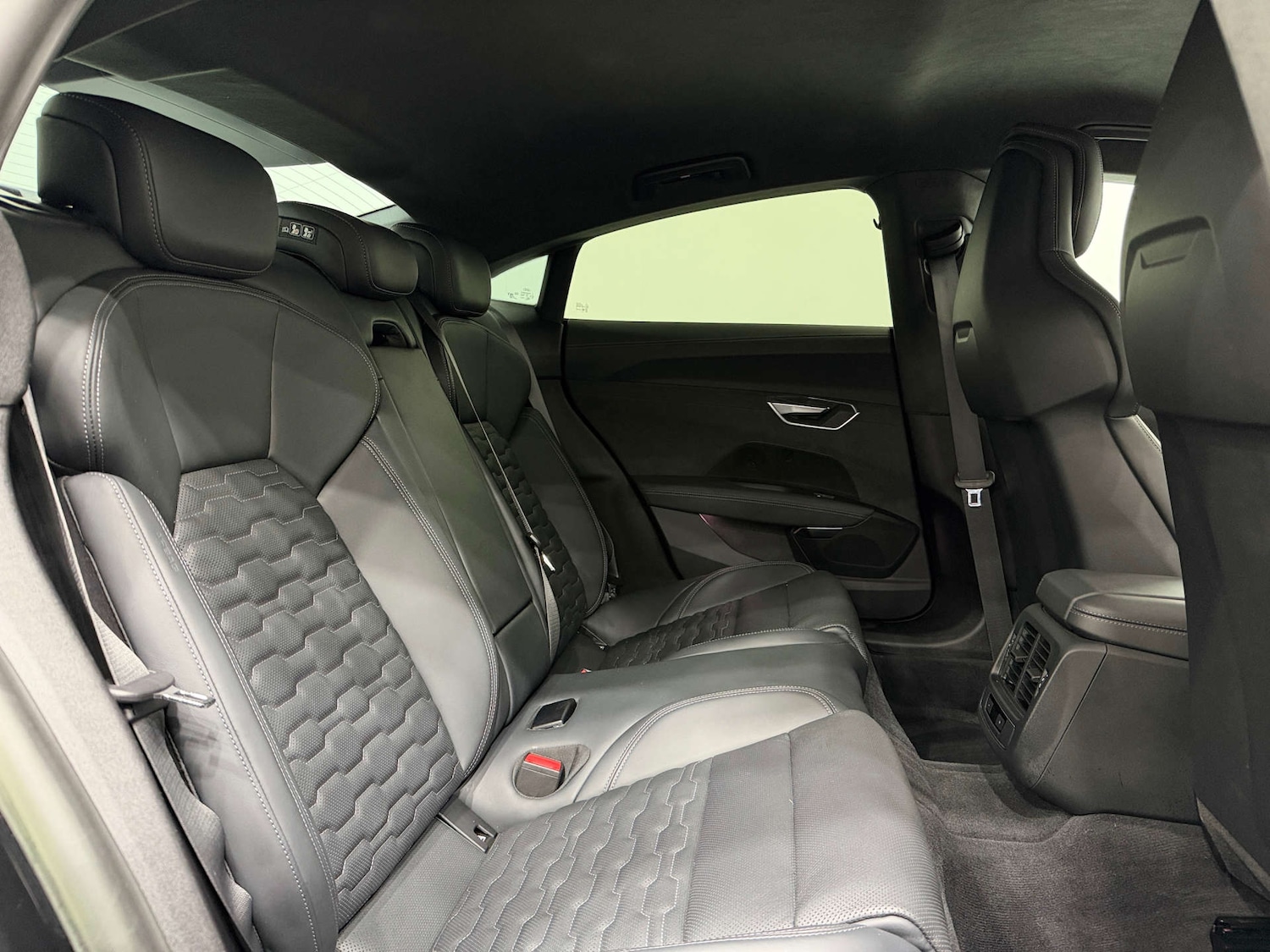 Used Audi RS e-tron GT 2023 for sale - 77833892: Photo 16