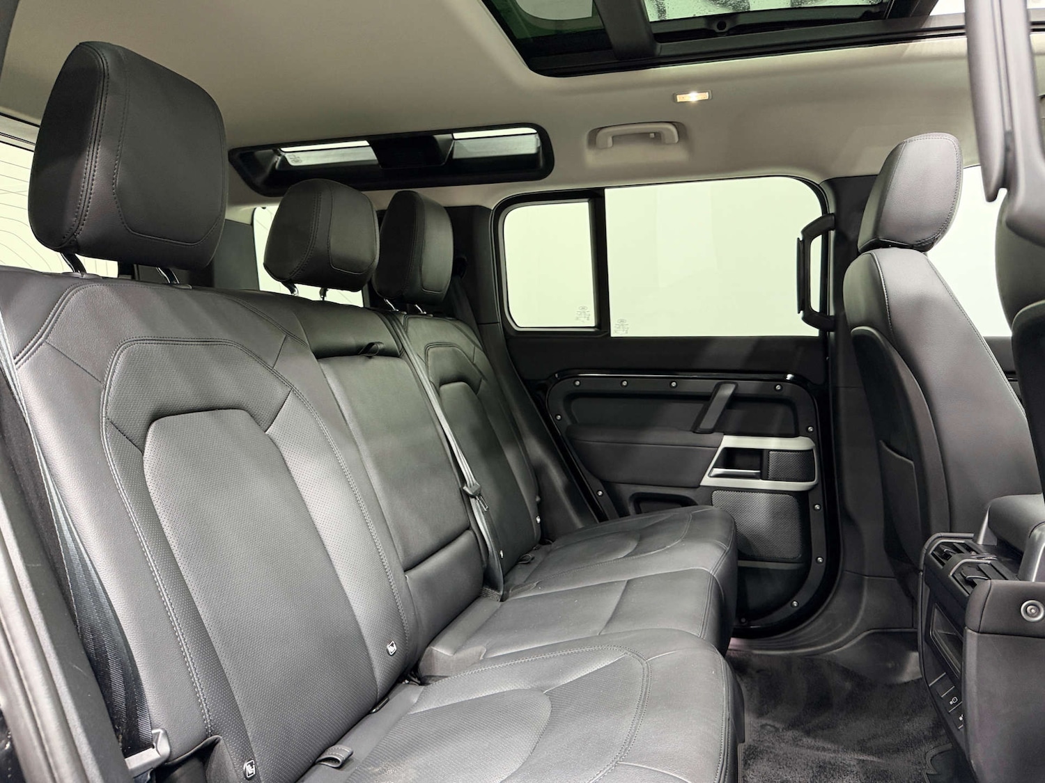 Used Land Rover Defender 2022 for sale - 77833917: Photo 16