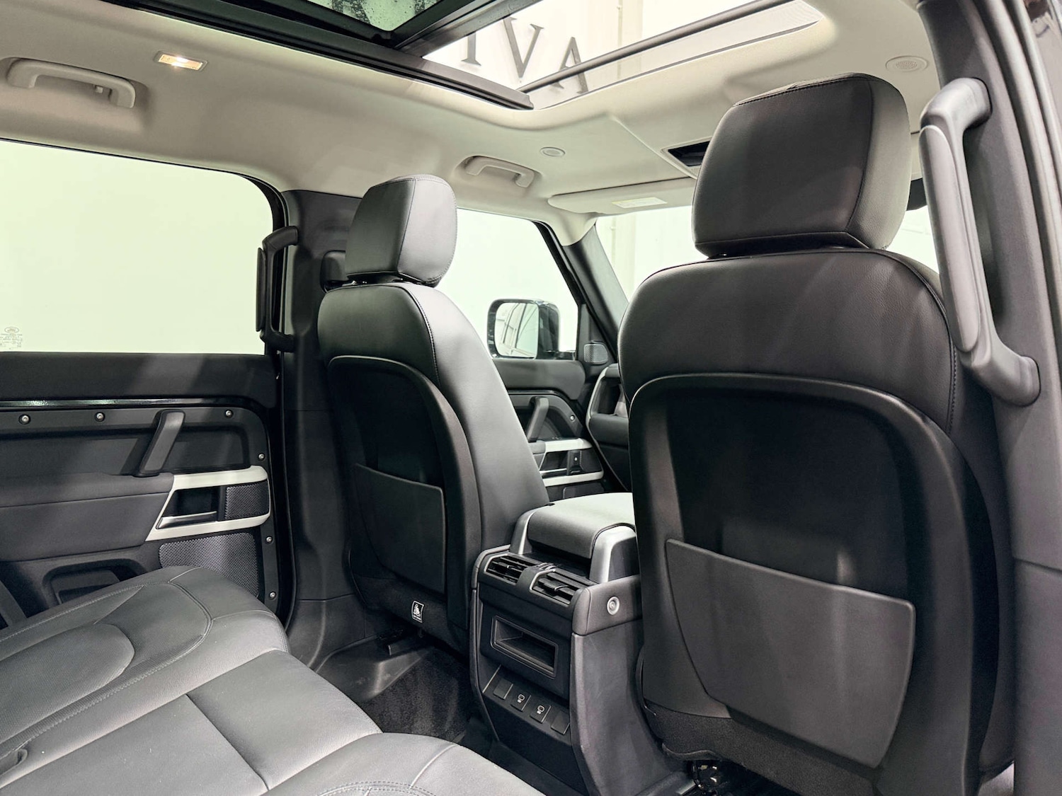 Used Land Rover Defender 2022 for sale - 77833917: Photo 18