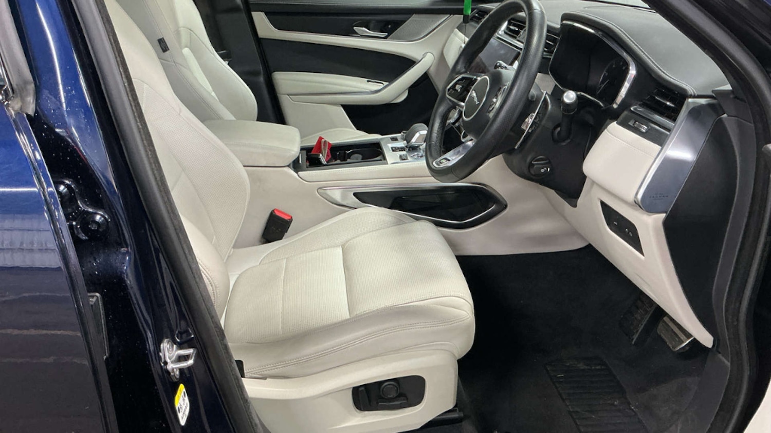 Used Jaguar F-Pace 2023 for sale - 78031090: Photo 2