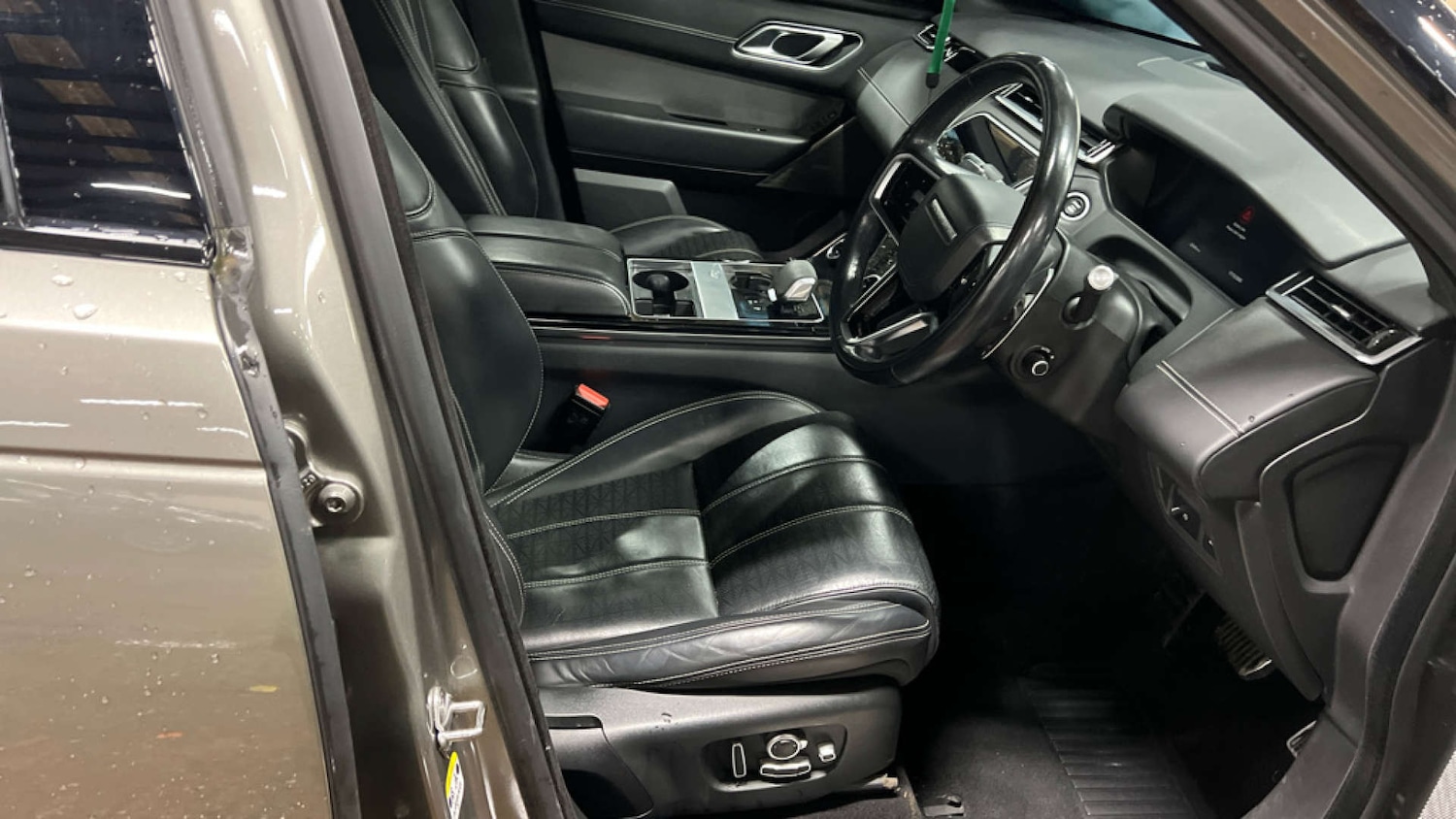 Used Land Rover Range Rover Velar 2021 for sale - 77469846: Photo 2