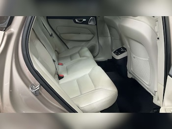 Used Volvo XC60 2023 for sale - 78097421: Photo