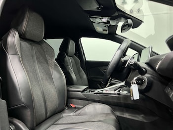 Used Peugeot 5008 2018 for sale - 76102722: Photo 2