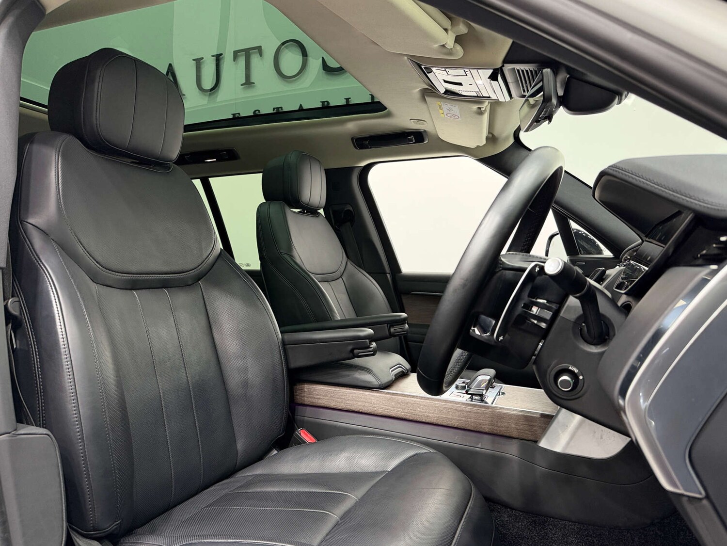 Used Land Rover Range Rover 2023 for sale - 76830082: Photo 2