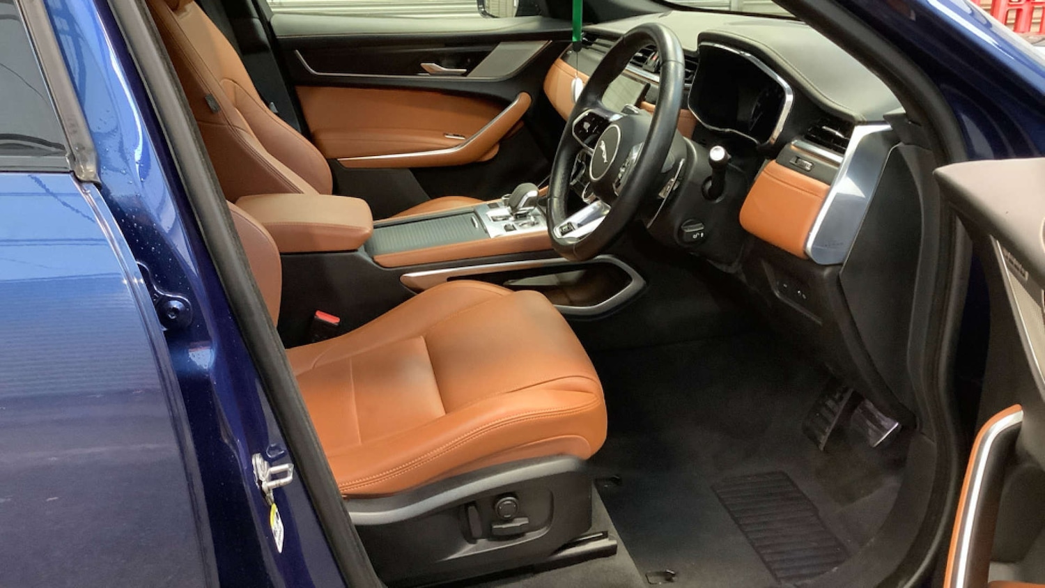 Used Jaguar F-Pace 2023 for sale - 77964848: Photo 2