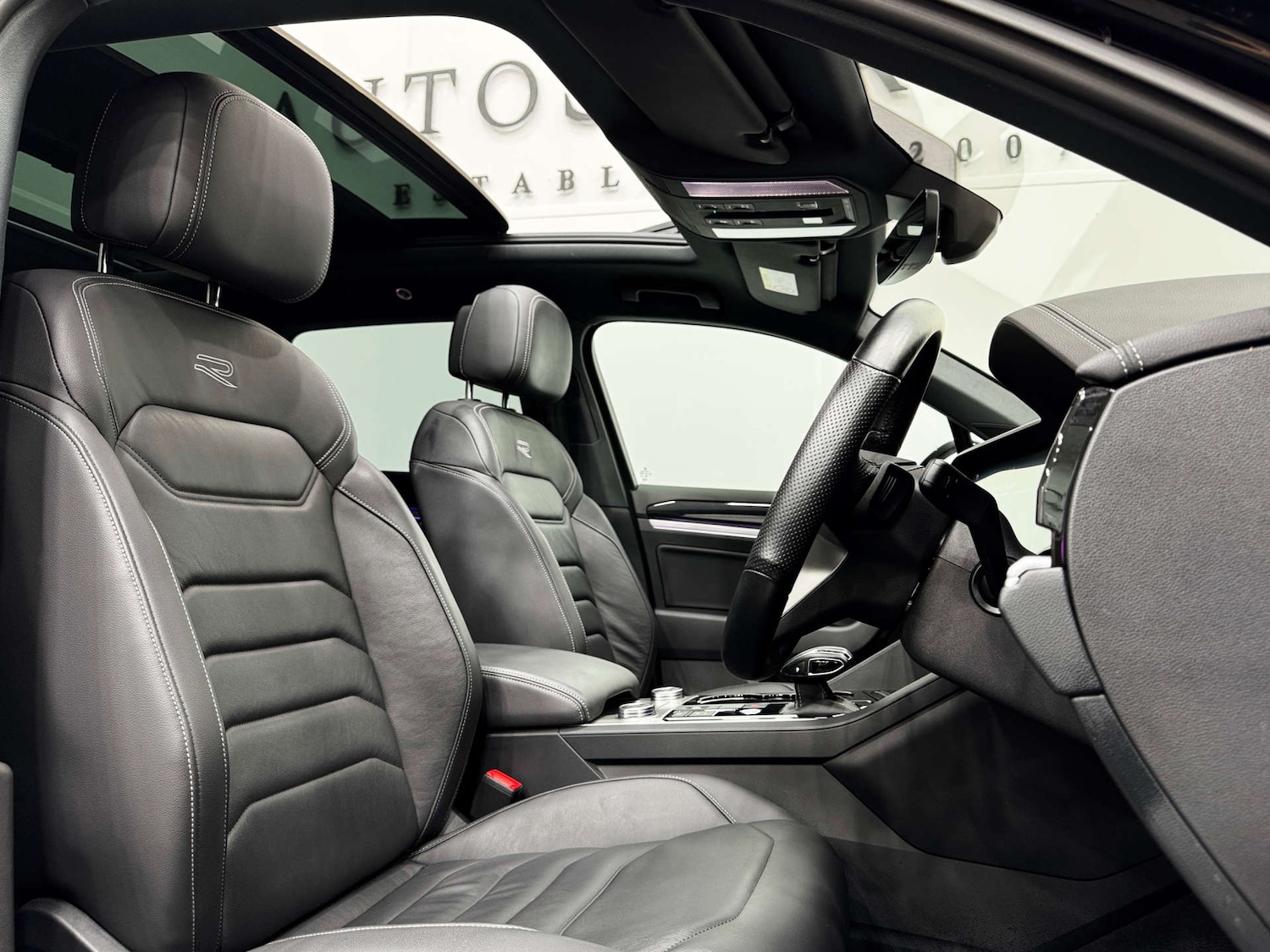 Used Volkswagen Touareg 2023 for sale - 76265242: Photo 2