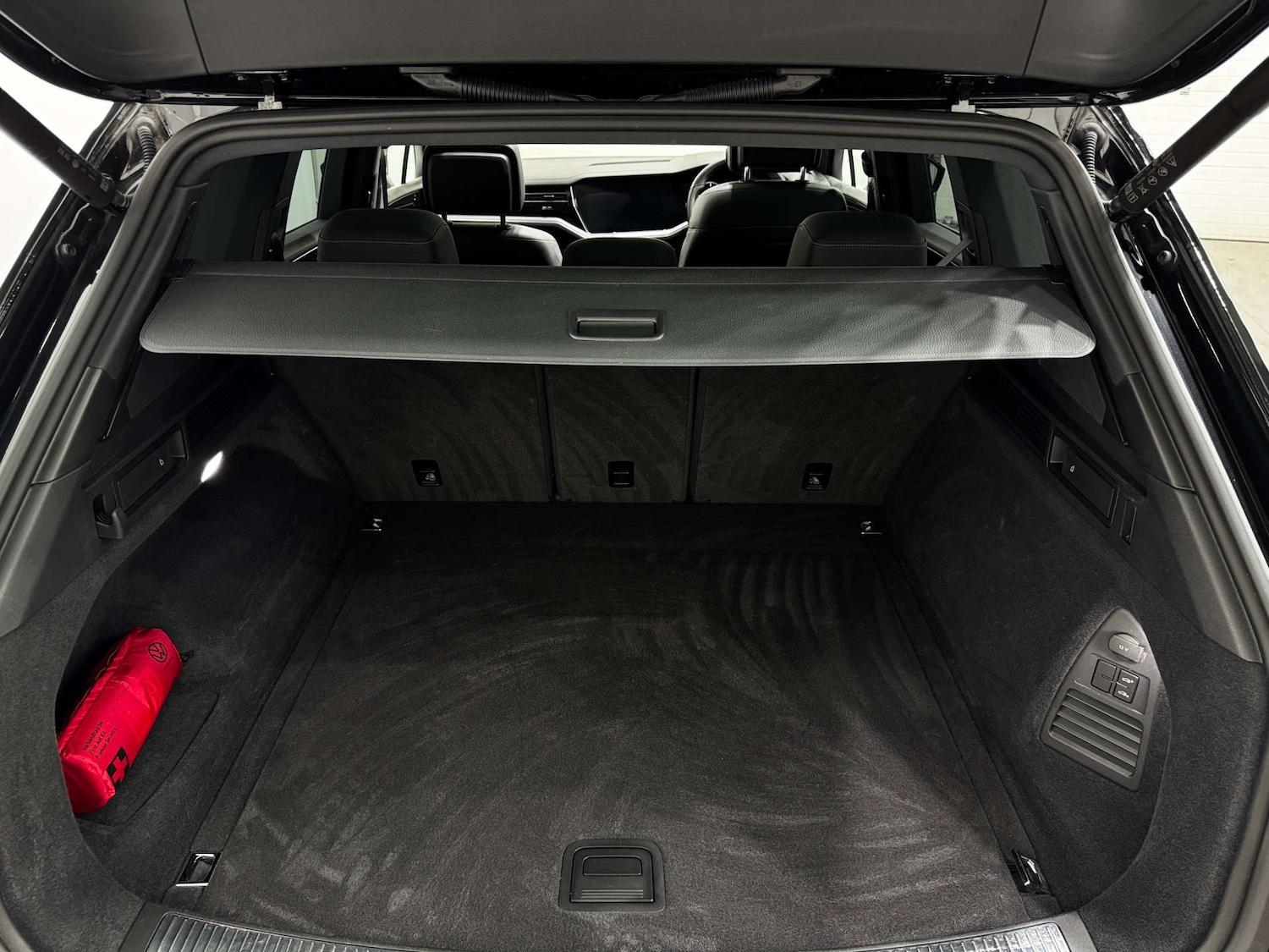 Used Volkswagen Touareg 2023 for sale - 76265242: Photo 28