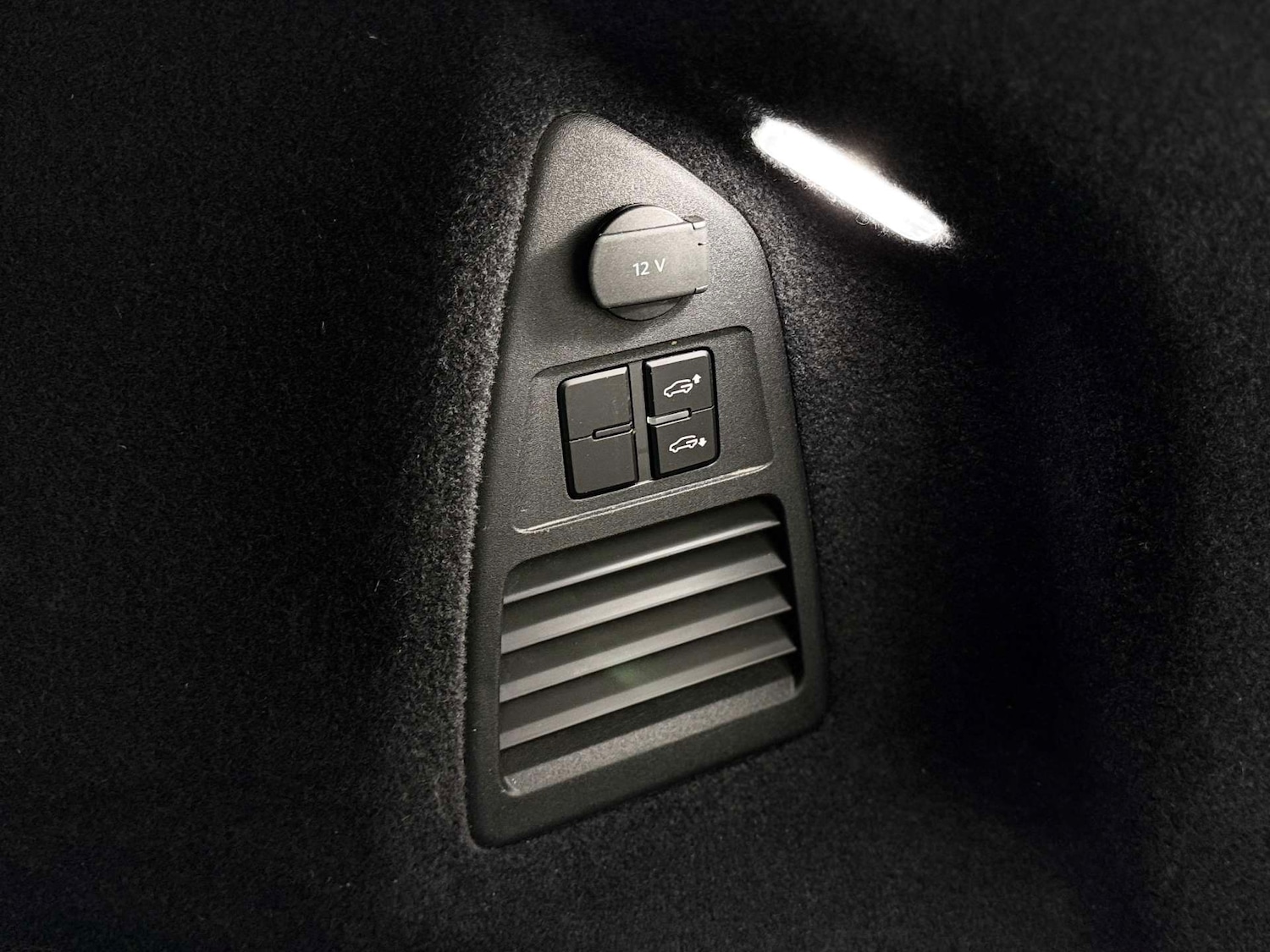 Used Volkswagen Touareg 2023 for sale - 76265242: Photo 30