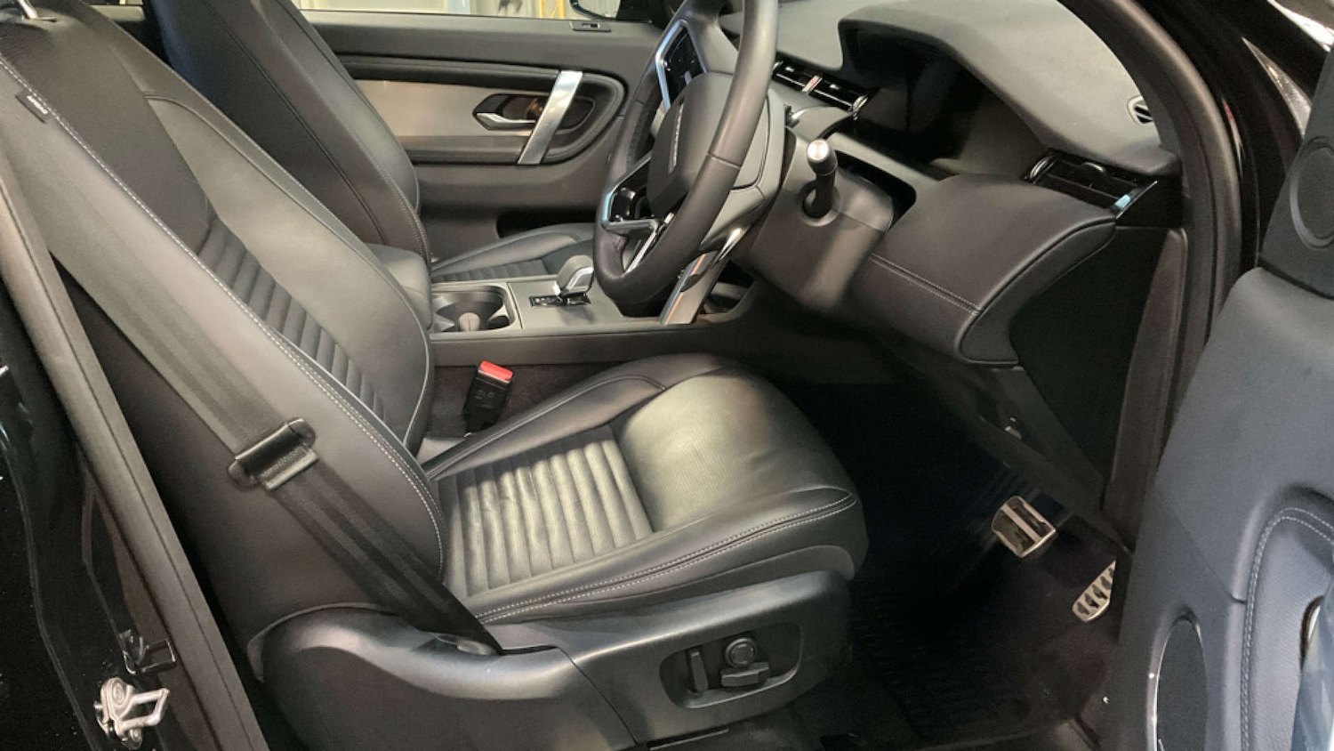 Used Land Rover Discovery Sport 2025 for sale - 76694816: Photo 2