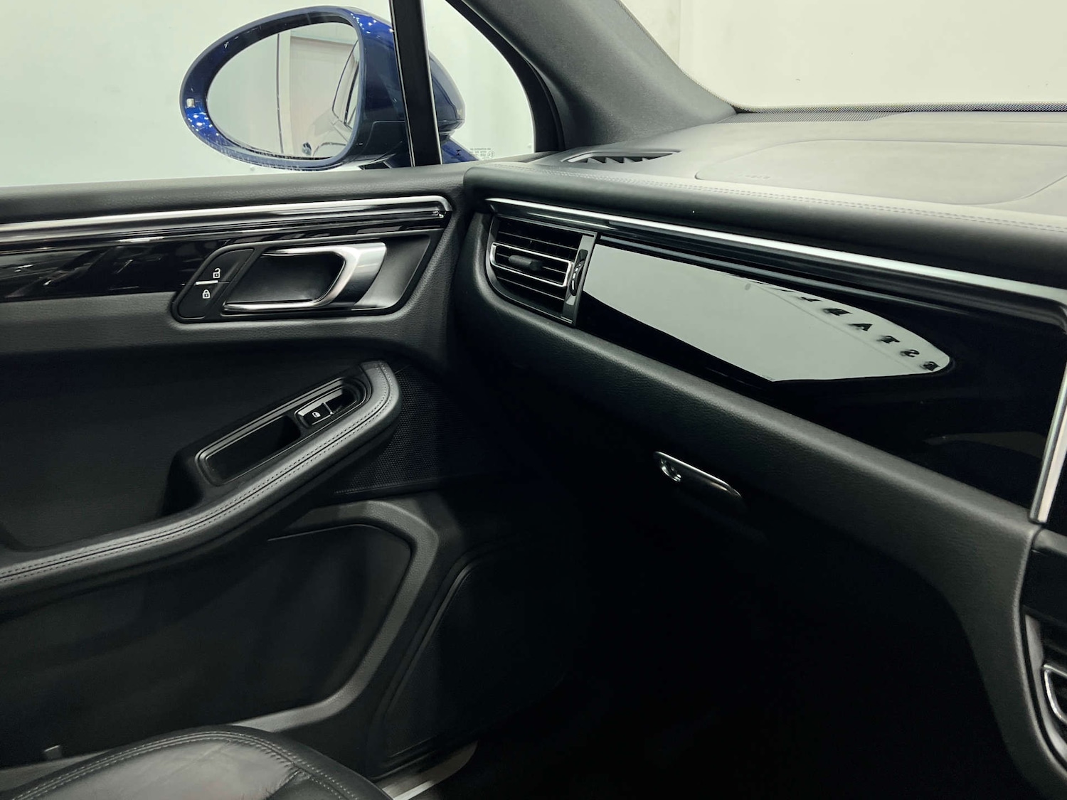 Used Porsche Macan 2022 for sale - 76277630: Photo 32