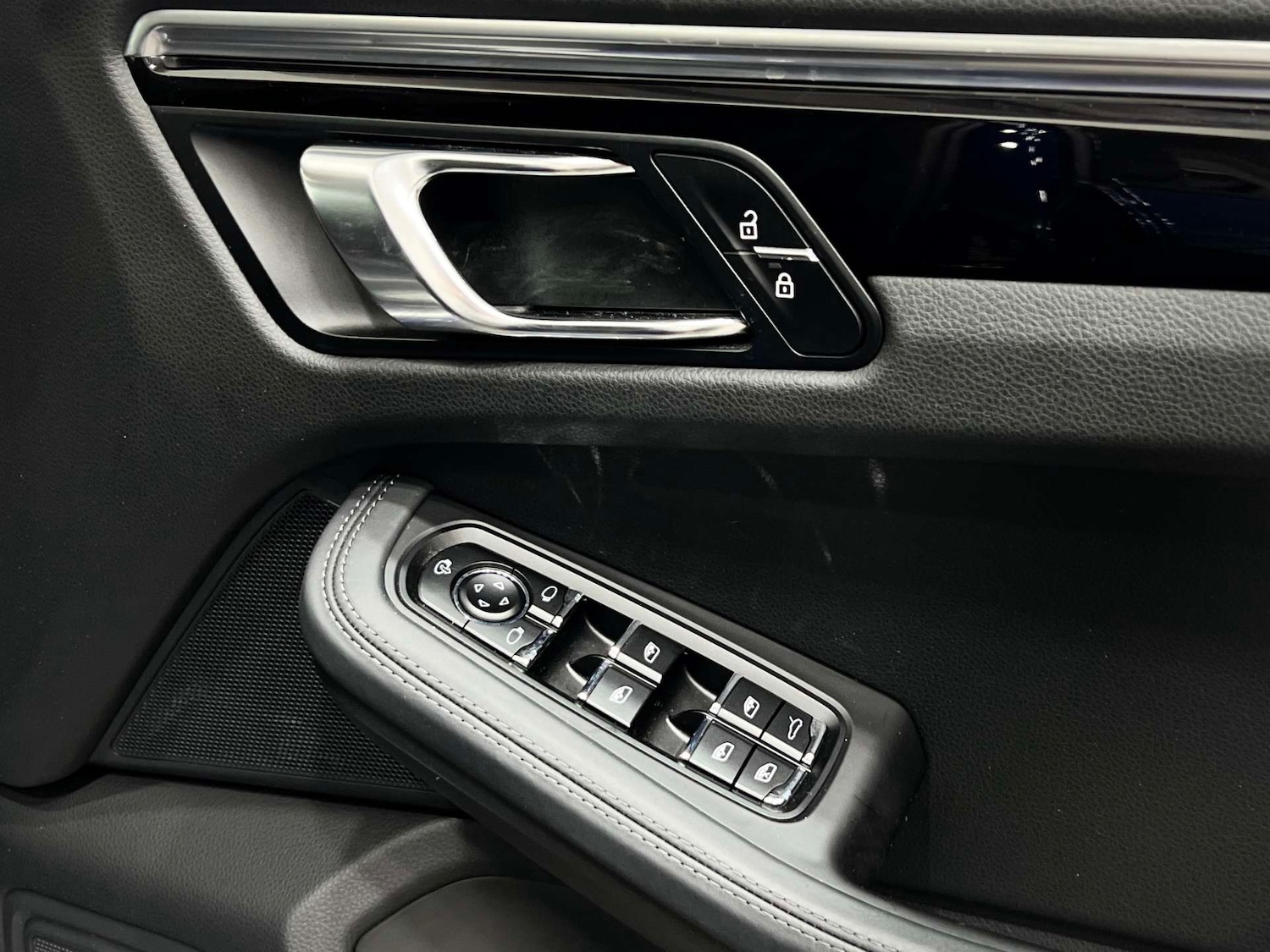 Used Porsche Macan 2022 for sale - 76277630: Photo 34