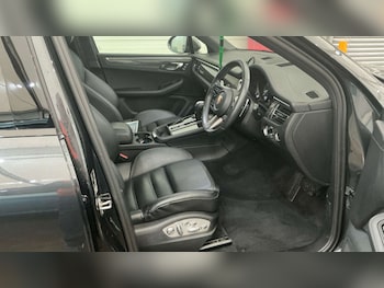 Used Porsche Macan 2023 for sale - 78873388: Photo