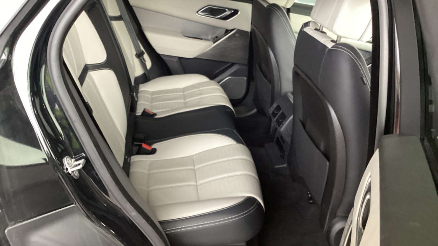 Used Land Rover Range Rover Velar 2022 for sale - 76556019: Photo 2