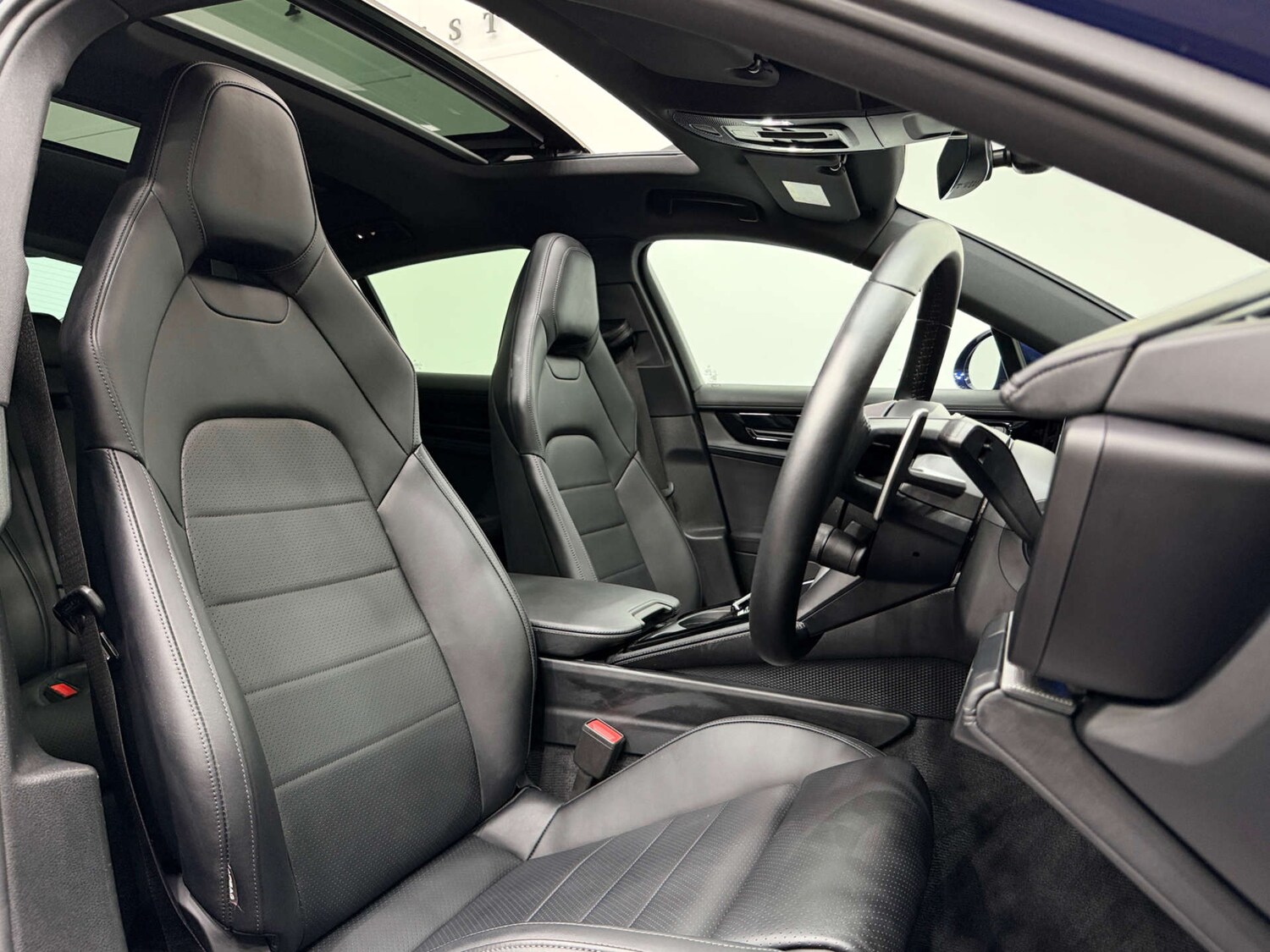 Used Porsche Panamera 2024 for sale - 78154350: Photo 2