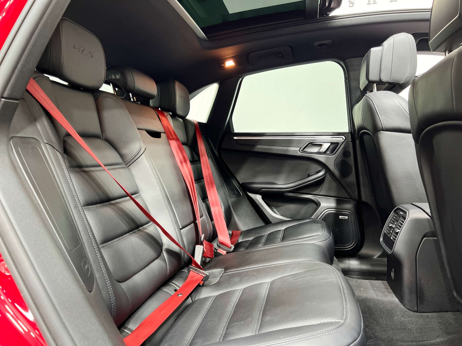 Used Volkswagen up! 2018 for sale - 77963124: Photo 21