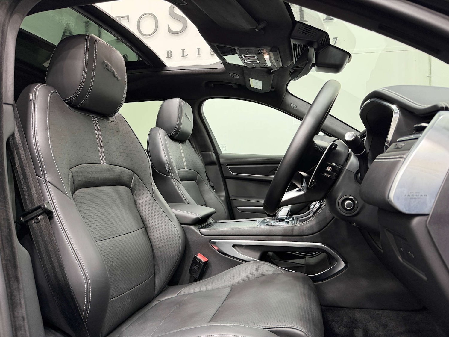 Used Jaguar F-Pace 2024 for sale - 77065871: Photo 2