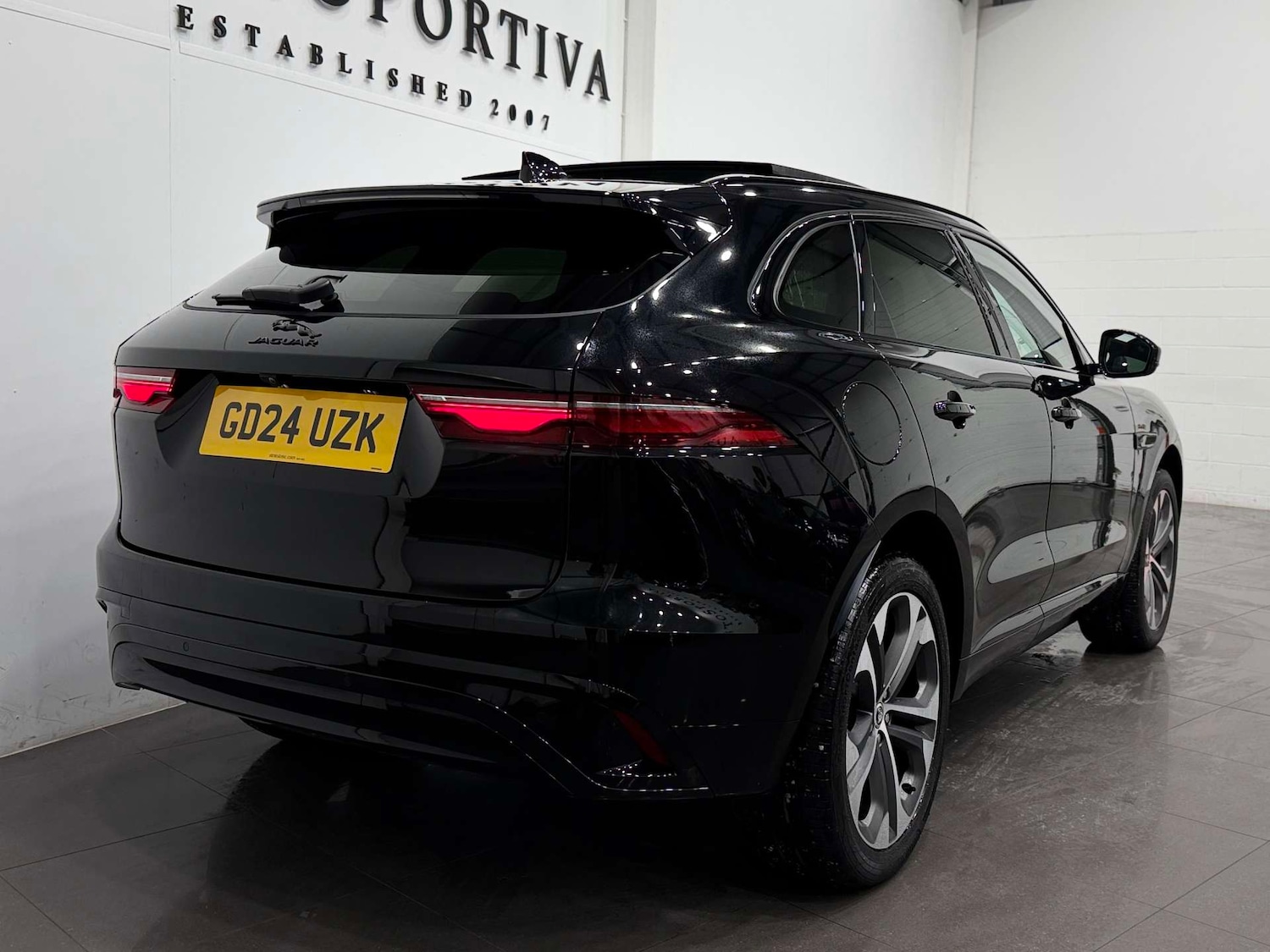 Used Jaguar F-Pace 2024 for sale - 77065871: Photo 6