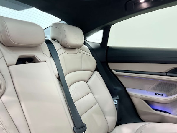 Used Porsche Taycan 2023 for sale - 76068151: Photo 16