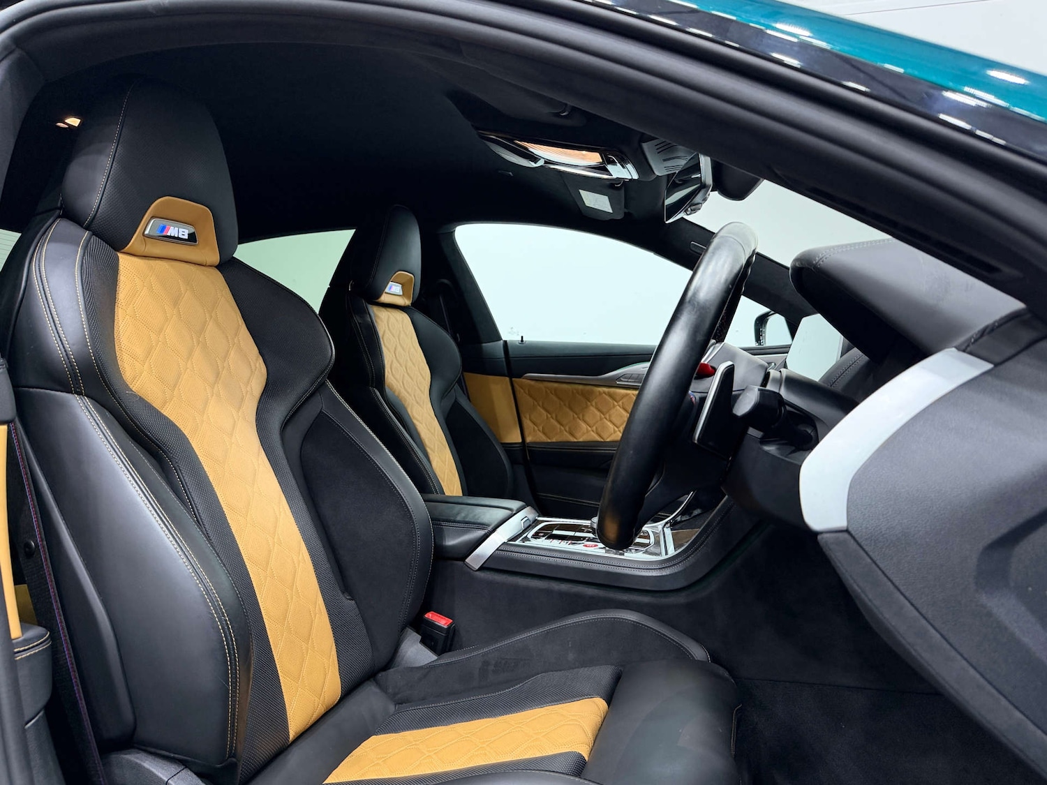 Used BMW M8 2022 for sale - 76477431: Photo 2