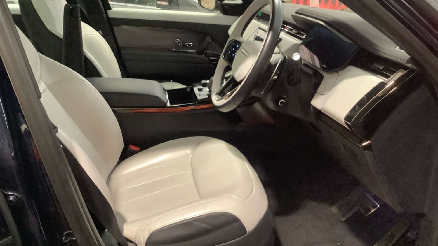 Used Land Rover Range Rover Sport 2023 for sale - 77877348: Photo 2