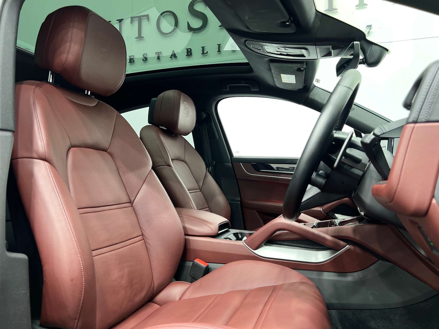 Used Porsche Cayenne 2023 for sale - 76601172: Photo 2