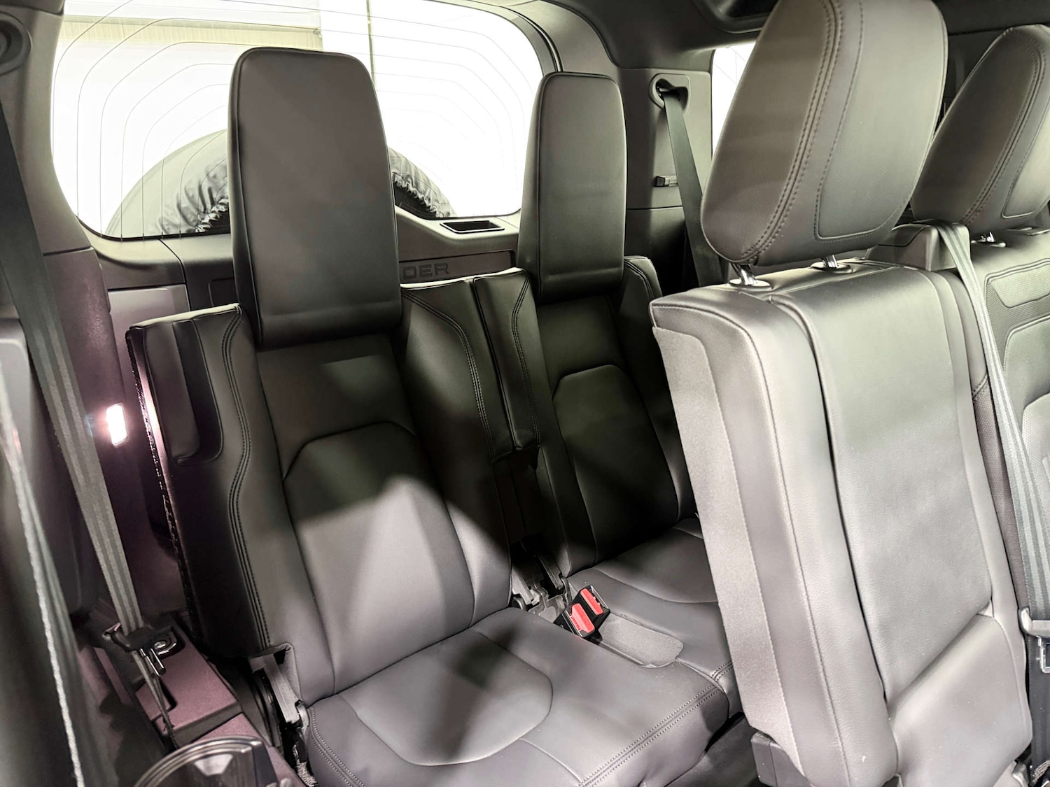 Used Land Rover Defender 2022 for sale - 76642923: Photo 15