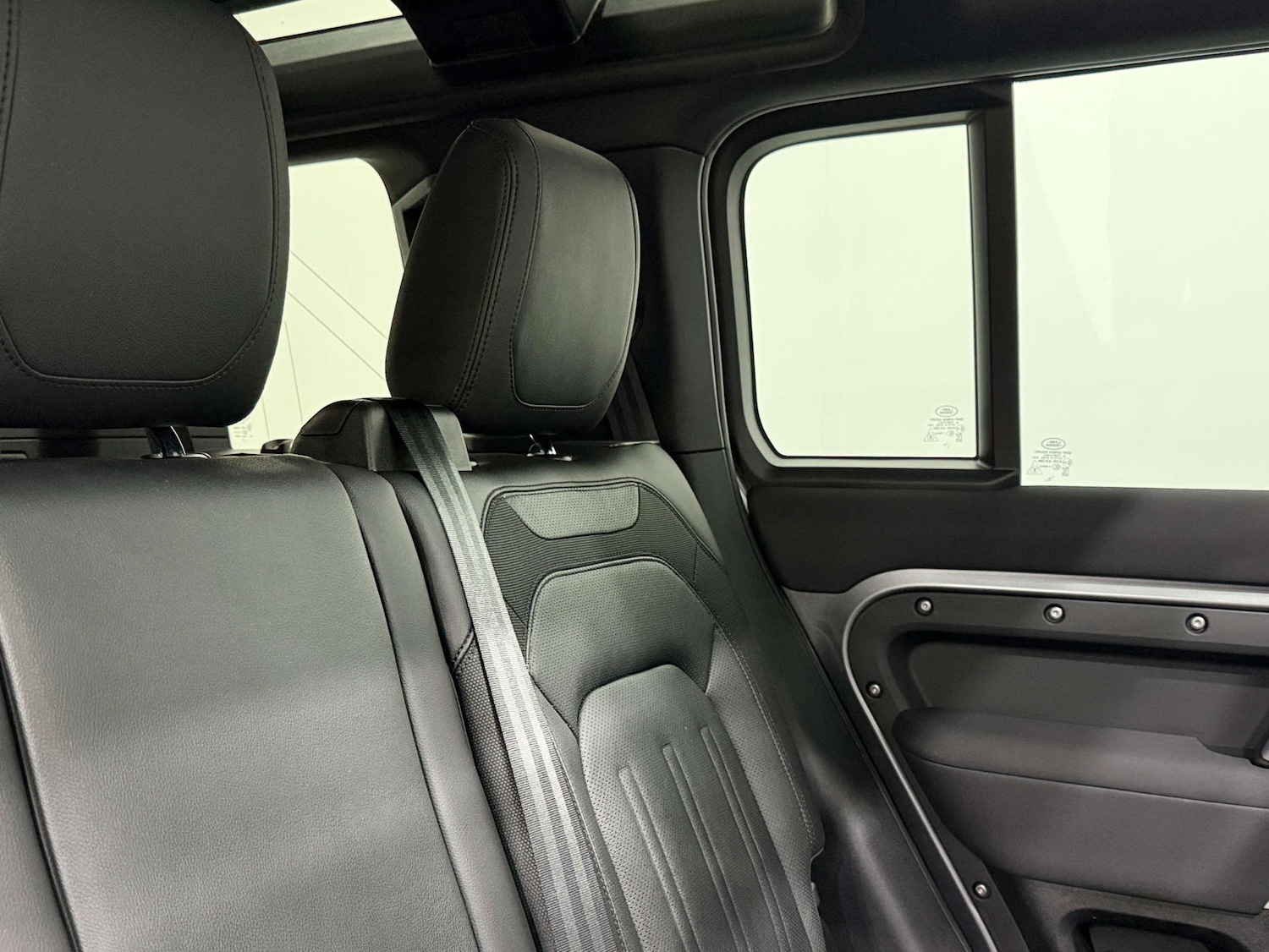 Used Land Rover Defender 2022 for sale - 76642923: Photo 17