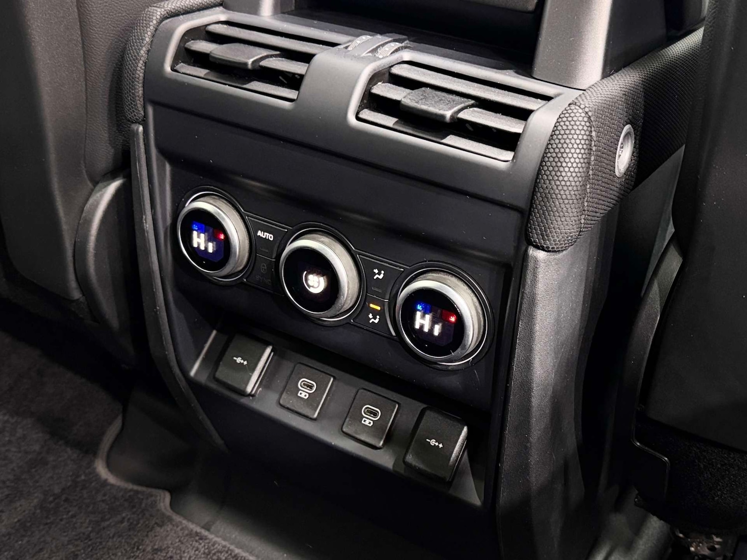 Used Land Rover Defender 2022 for sale - 76642923: Photo 18