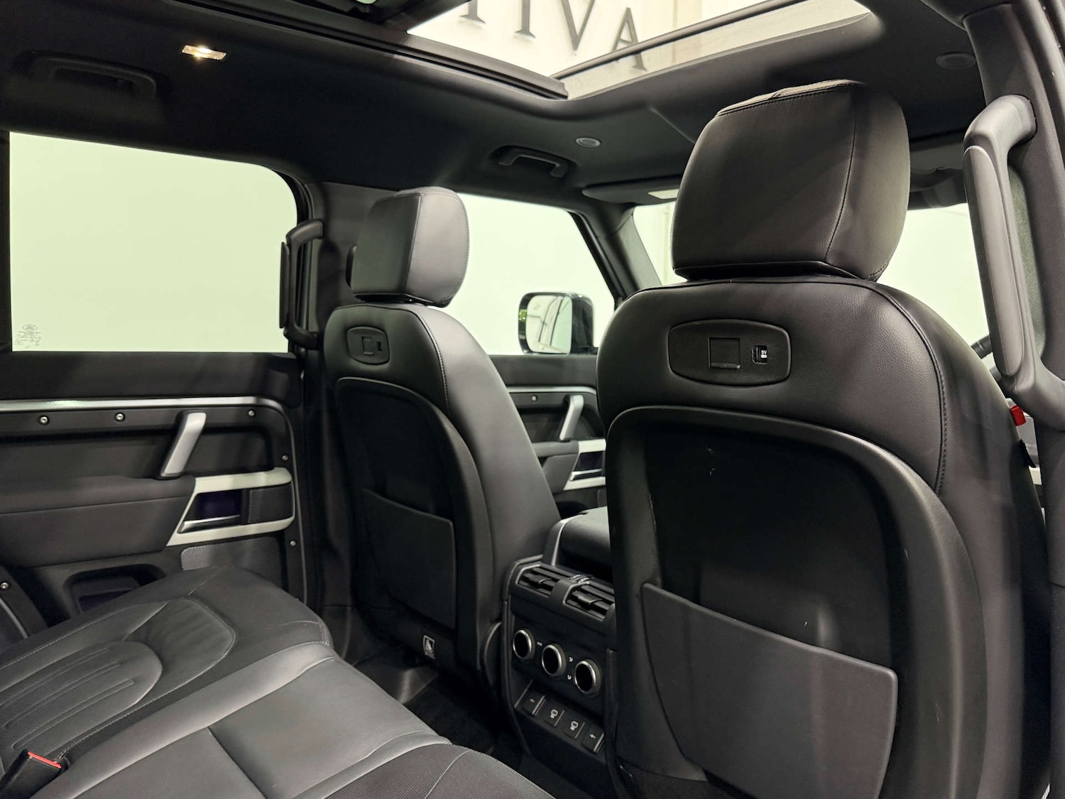 Used Land Rover Defender 2022 for sale - 76642923: Photo 19