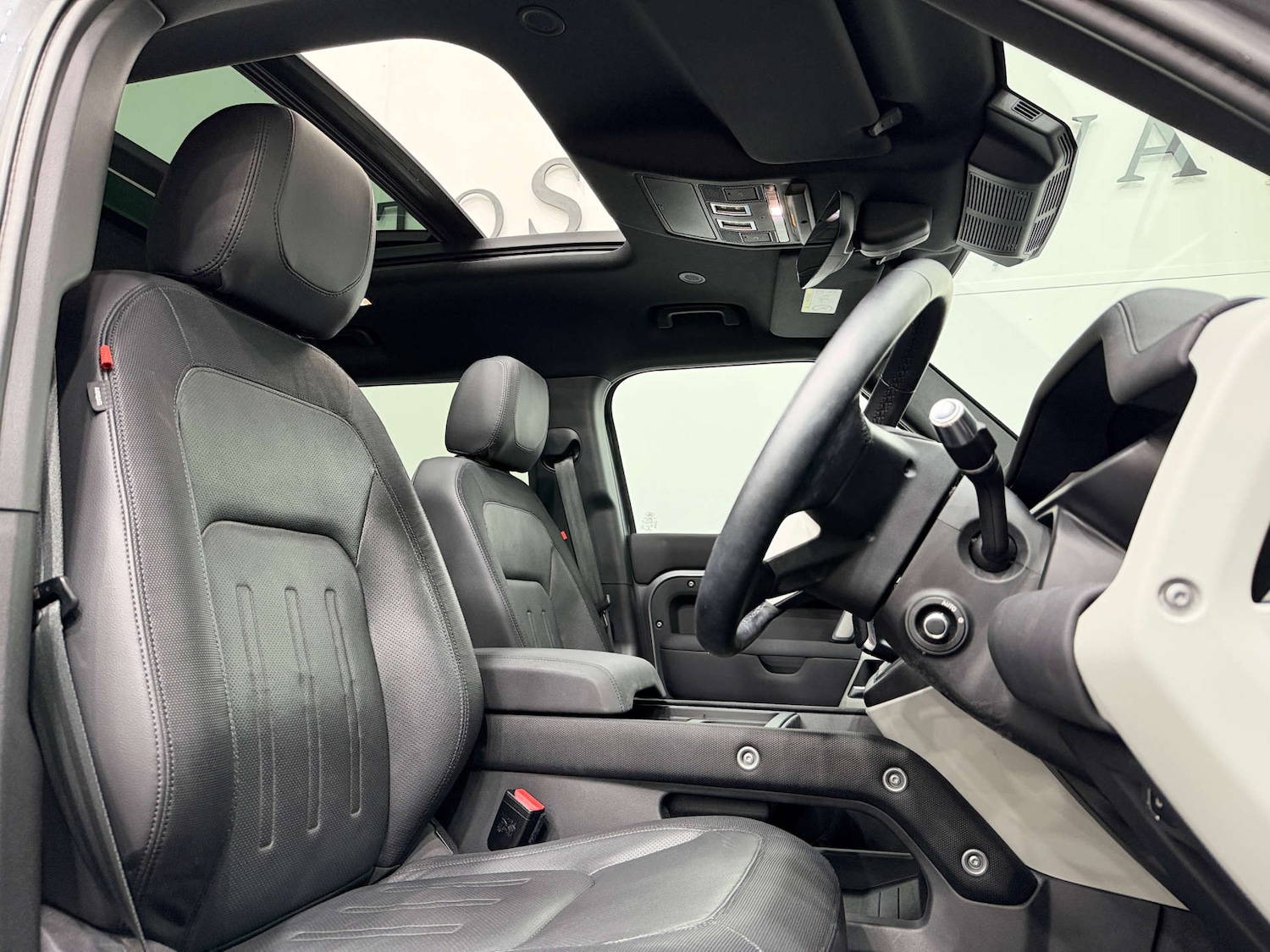 Used Land Rover Defender 2022 for sale - 76642923: Photo 2