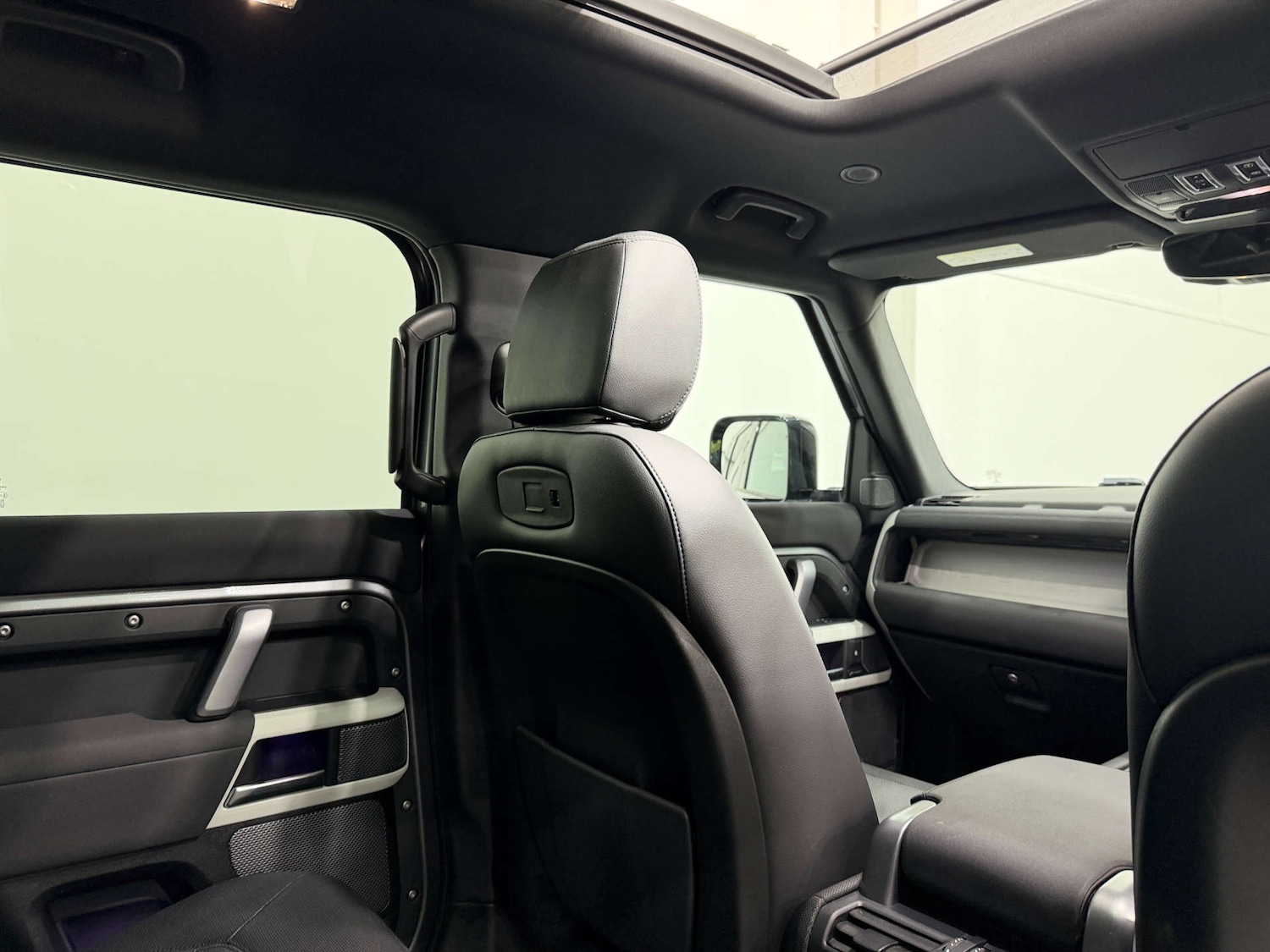 Used Land Rover Defender 2022 for sale - 76642923: Photo 20