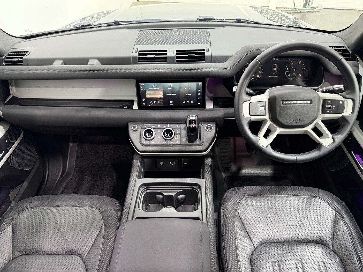 Used Land Rover Defender 2022 for sale - 76642923: Photo 23