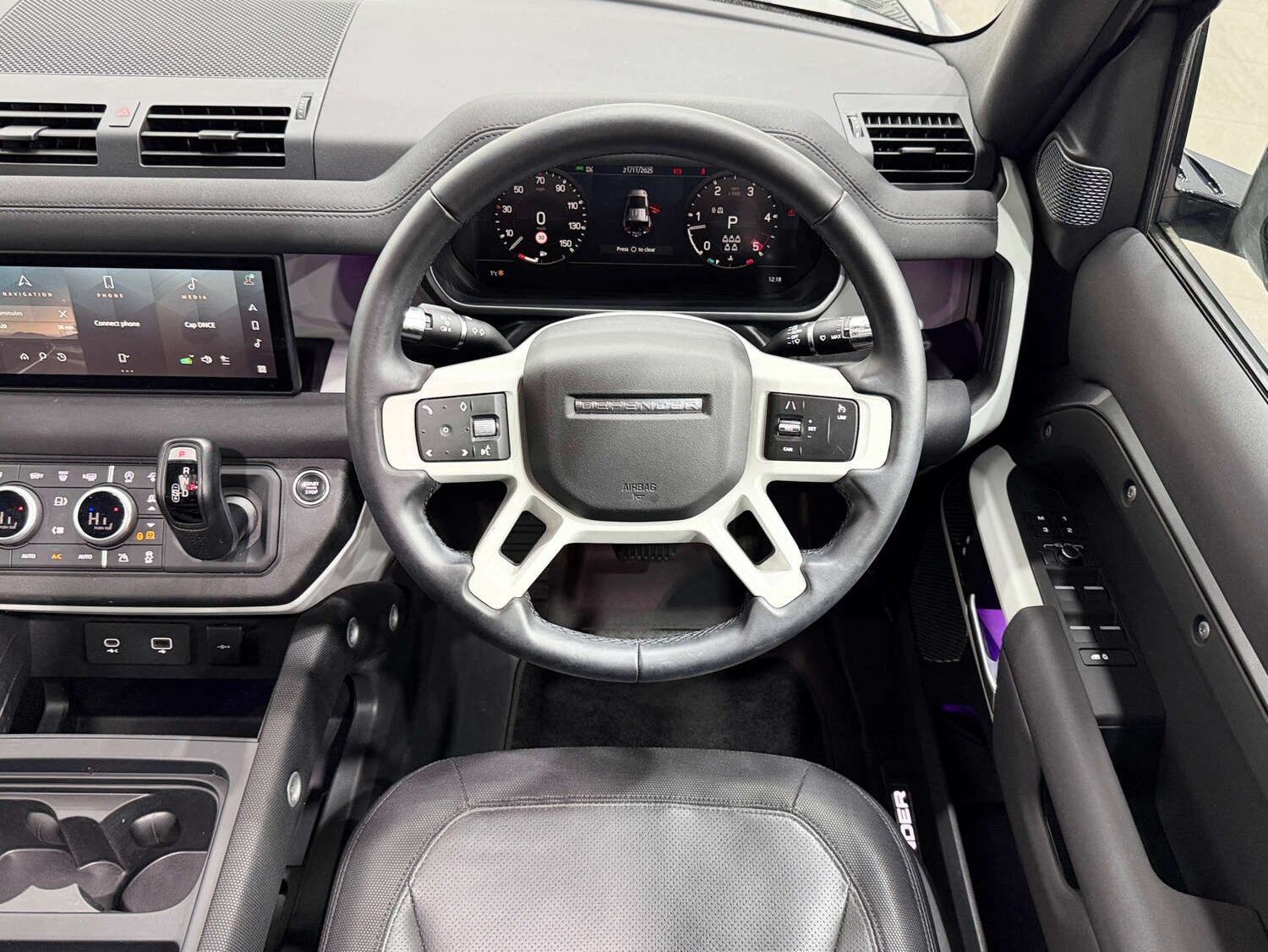 Used Land Rover Defender 2022 for sale - 76642923: Photo 24