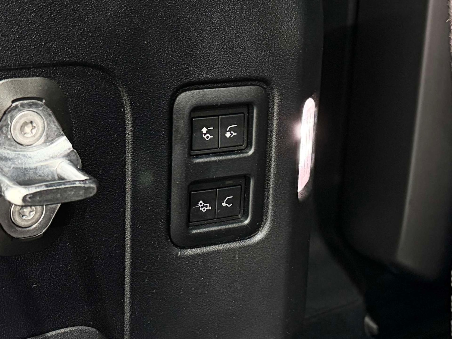 Used Land Rover Defender 2022 for sale - 76642923: Photo 31