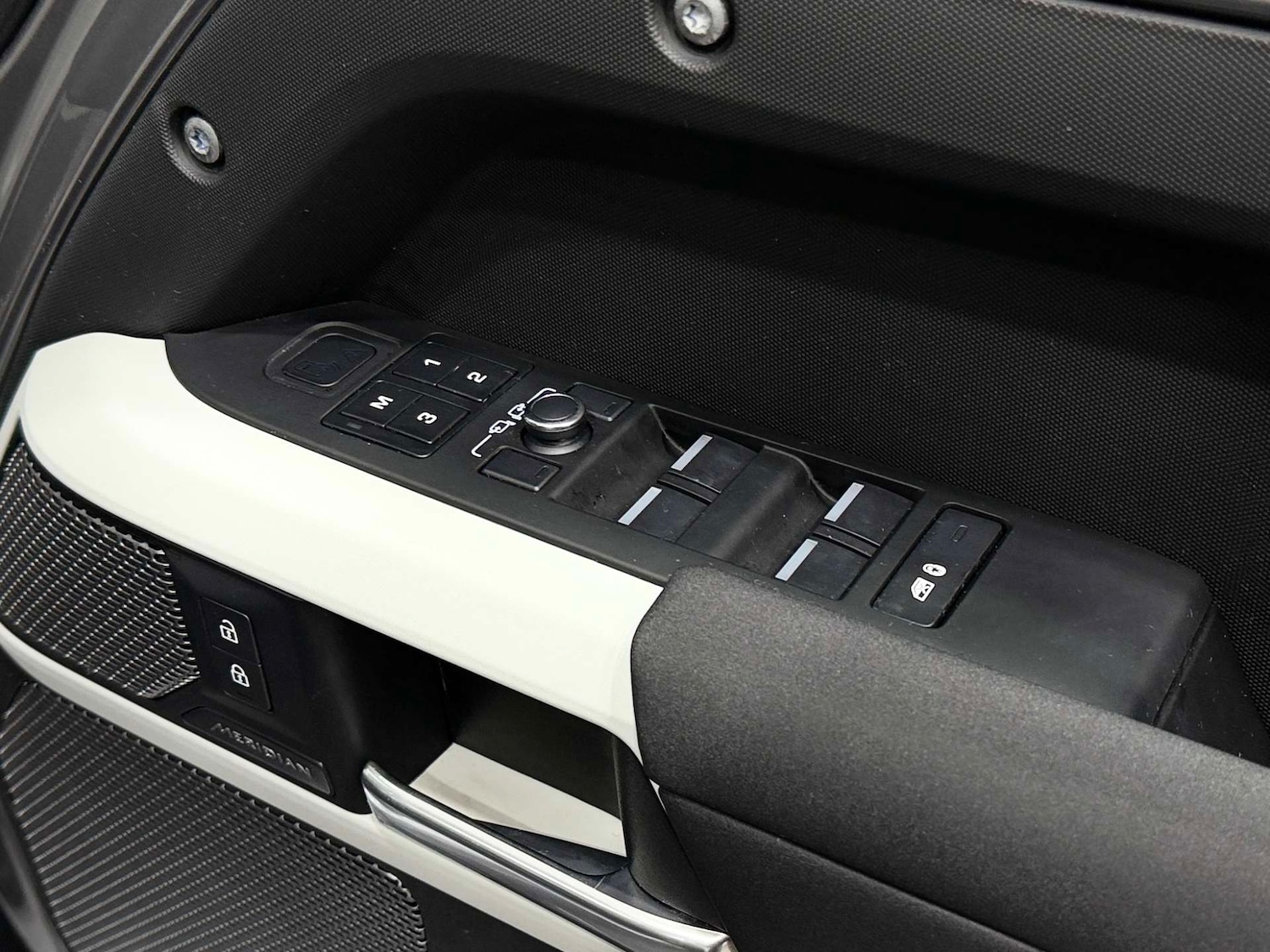 Used Land Rover Defender 2022 for sale - 76642923: Photo 43