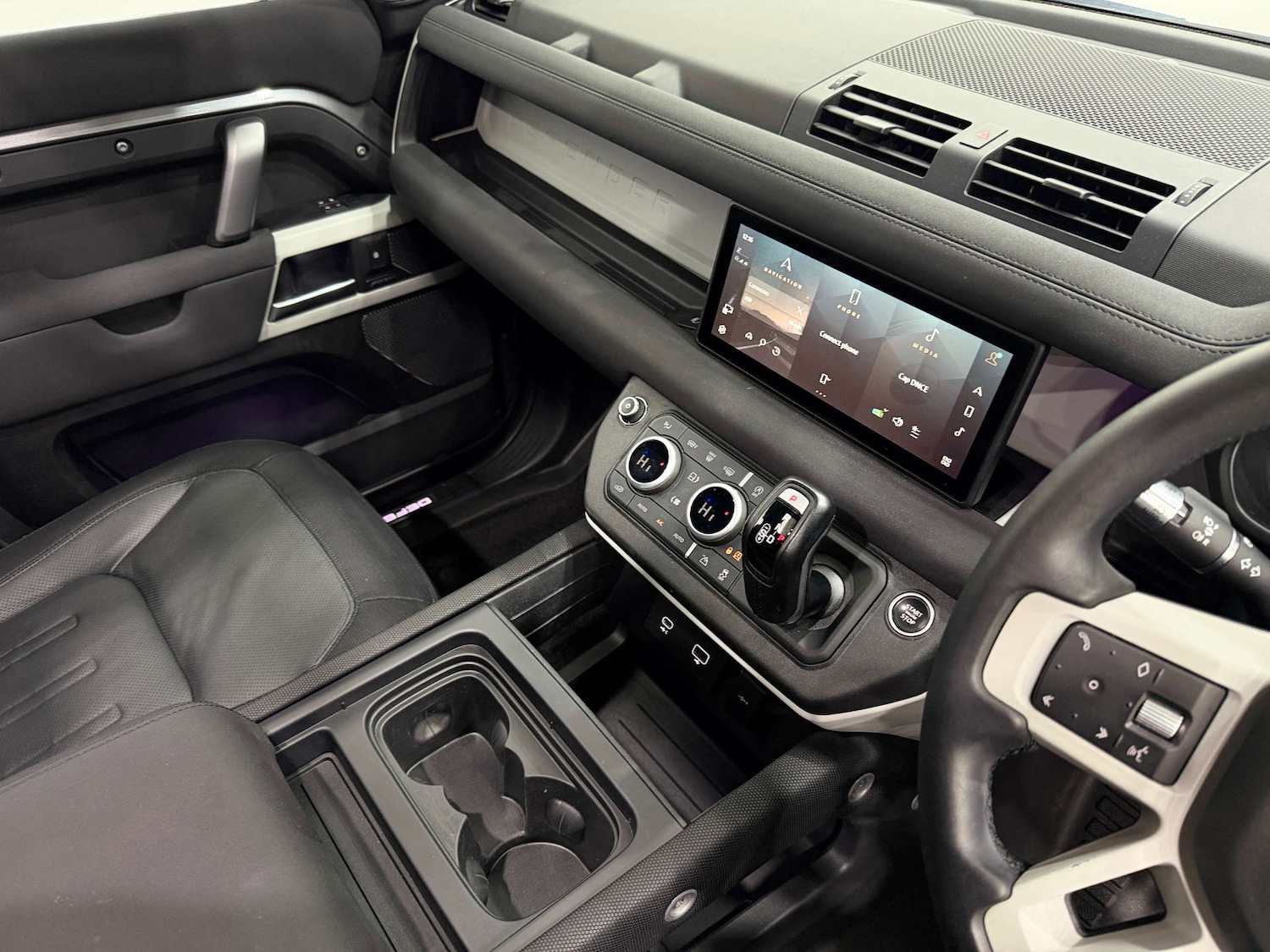 Used Land Rover Defender 2022 for sale - 76642923: Photo 48