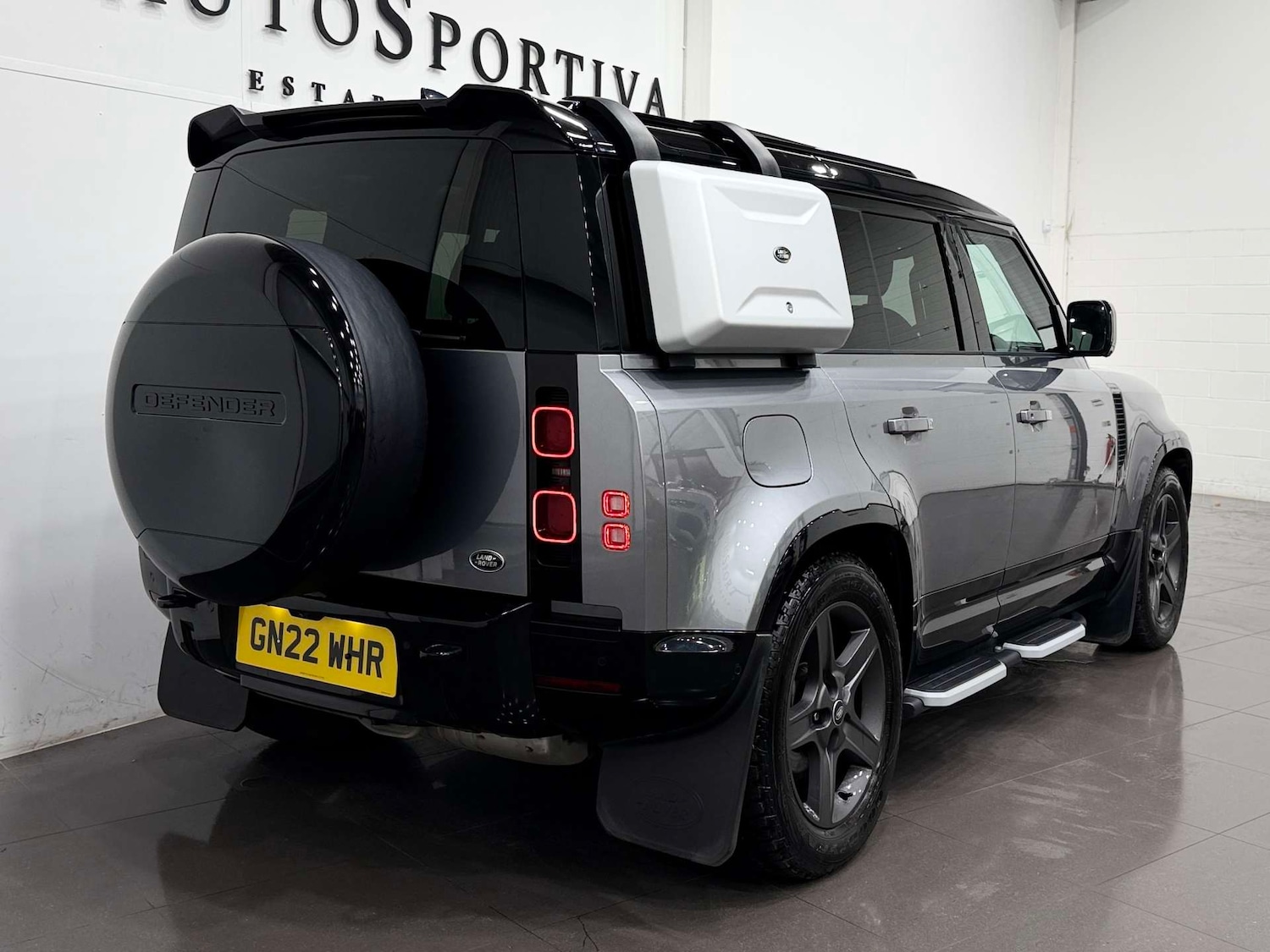 Used Land Rover Defender 2022 for sale - 76642923: Photo 5
