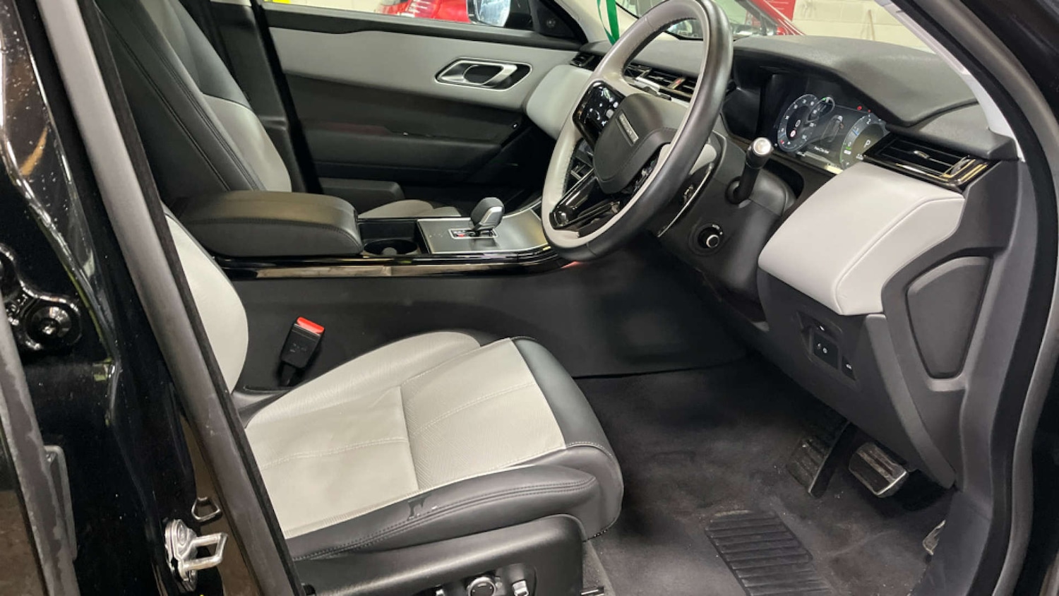 Used Land Rover Range Rover Velar 2024 for sale - 78053127: Photo 2