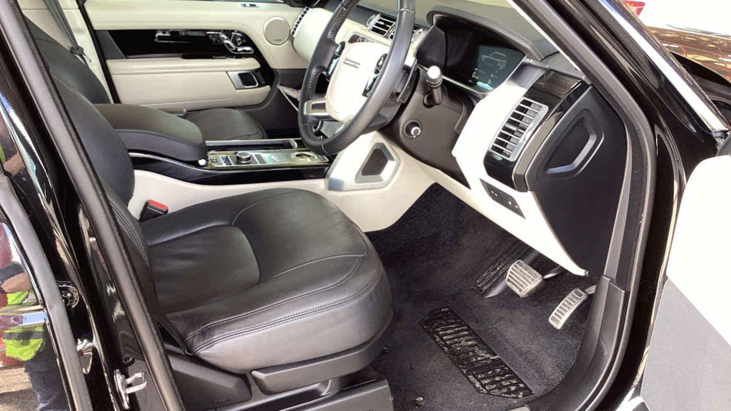 Used Land Rover Range Rover 2021 for sale - 76345021: Photo 2