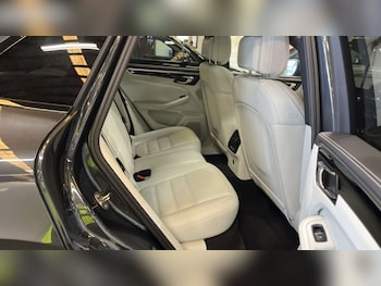 Used Porsche Macan 2023 for sale - 78804156: Photo