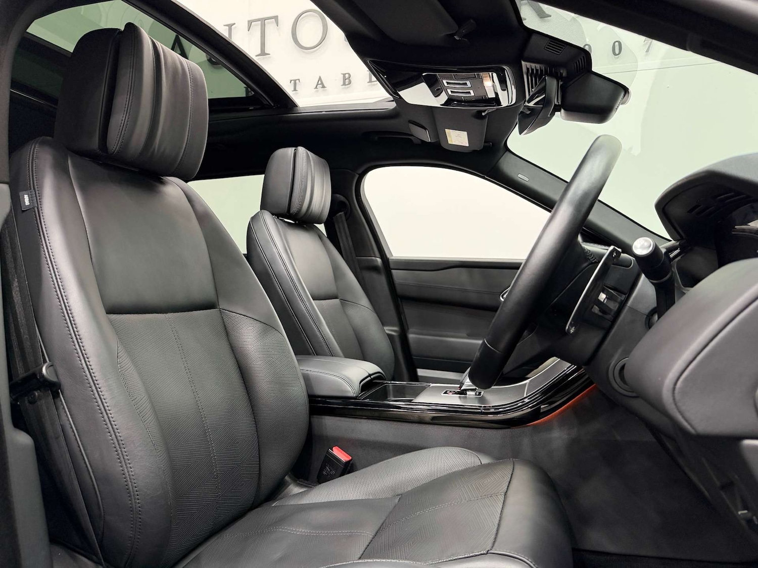 Used Land Rover Range Rover Velar 2022 for sale - 76304376: Photo 2