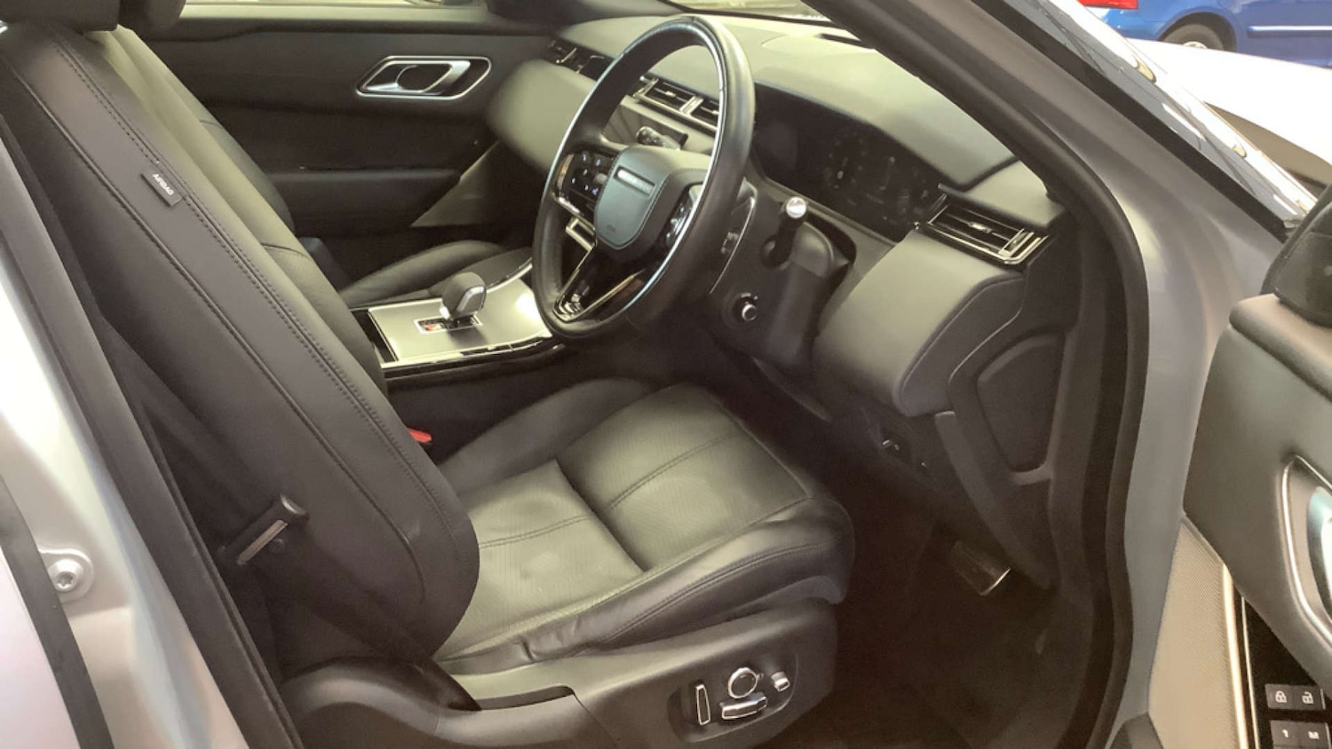 Used Land Rover Range Rover Velar 2022 for sale - 76304376: Photo 3