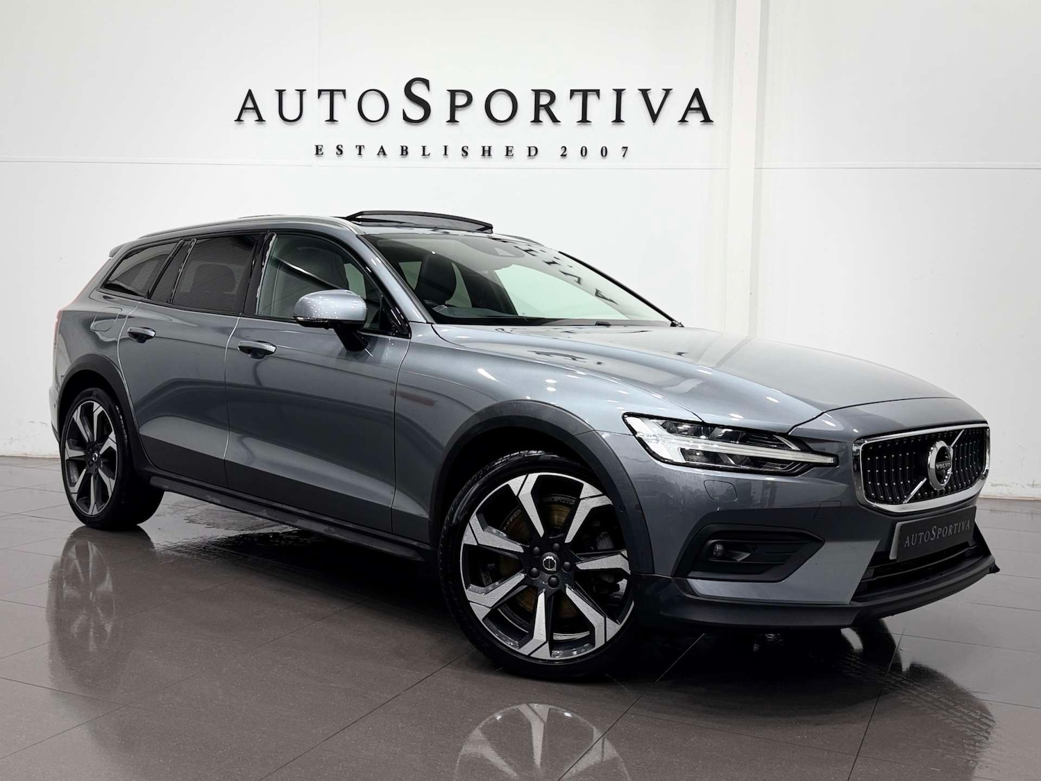 Used Volvo V60 2019 for sale - 76765002: Photo 1