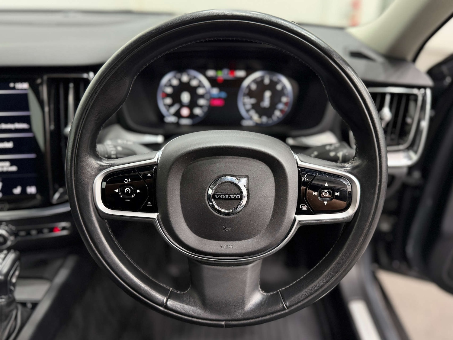 Used Volvo V60 2019 for sale - 76765002: Photo 23
