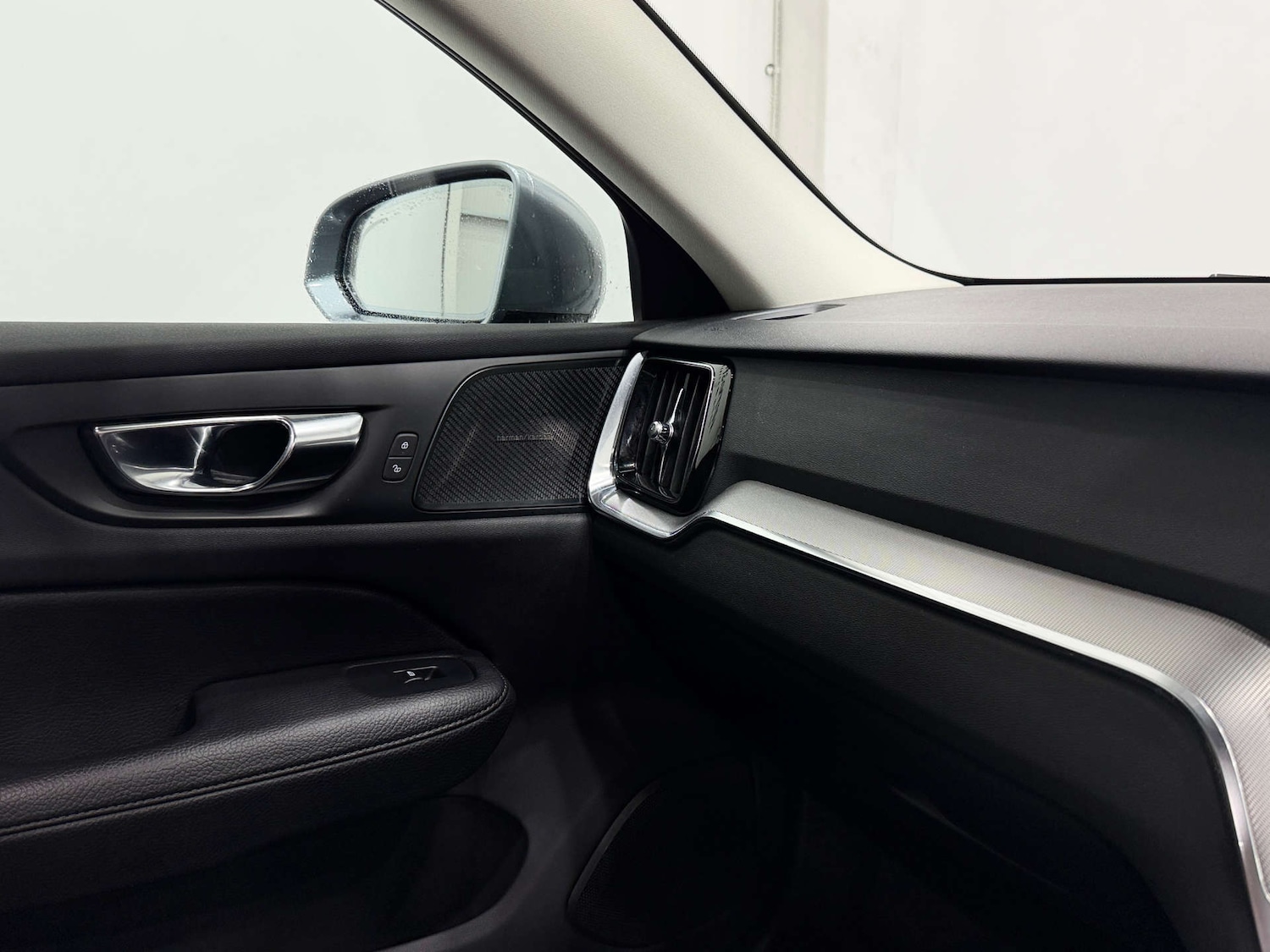 Used Volvo V60 2019 for sale - 76765002: Photo 36