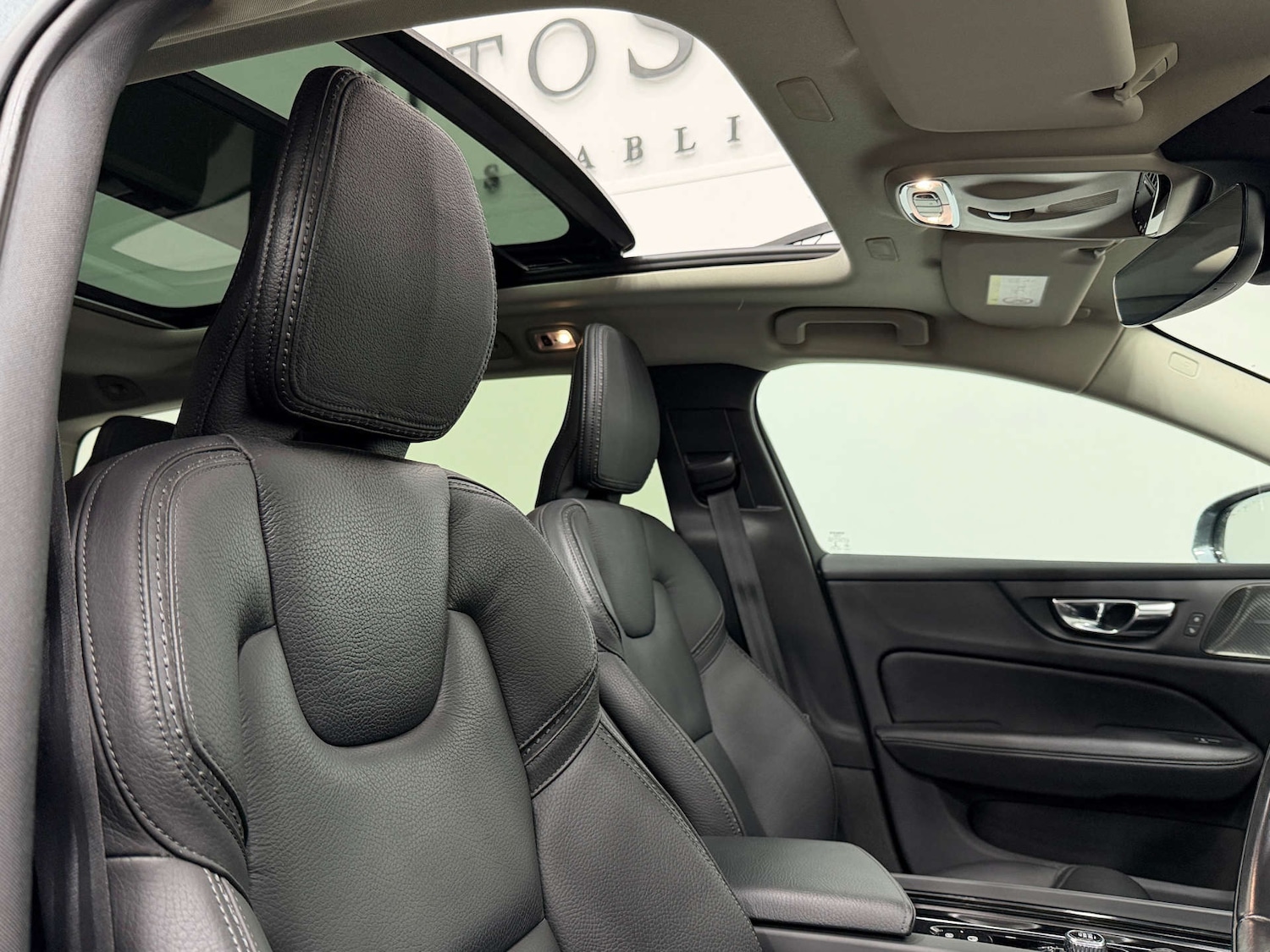 Used Volvo V60 2019 for sale - 76765002: Photo 39