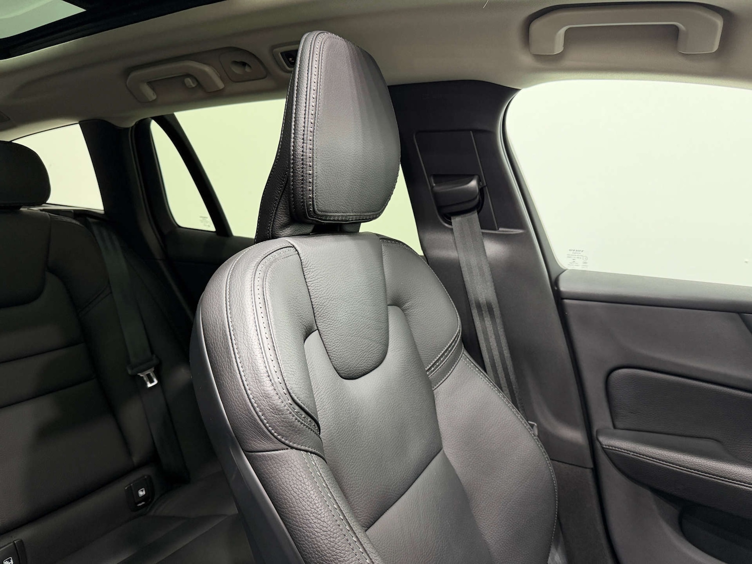 Used Volvo V60 2019 for sale - 76765002: Photo 41