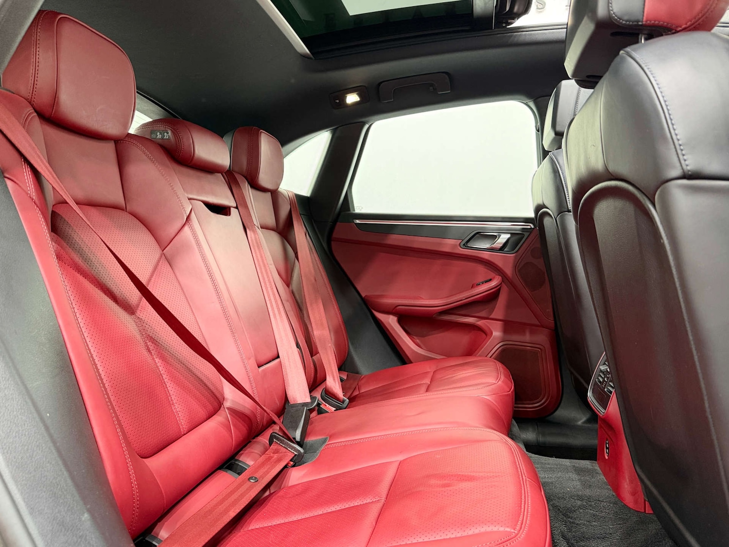 Used Porsche Macan 2022 for sale - 76720470: Photo 16