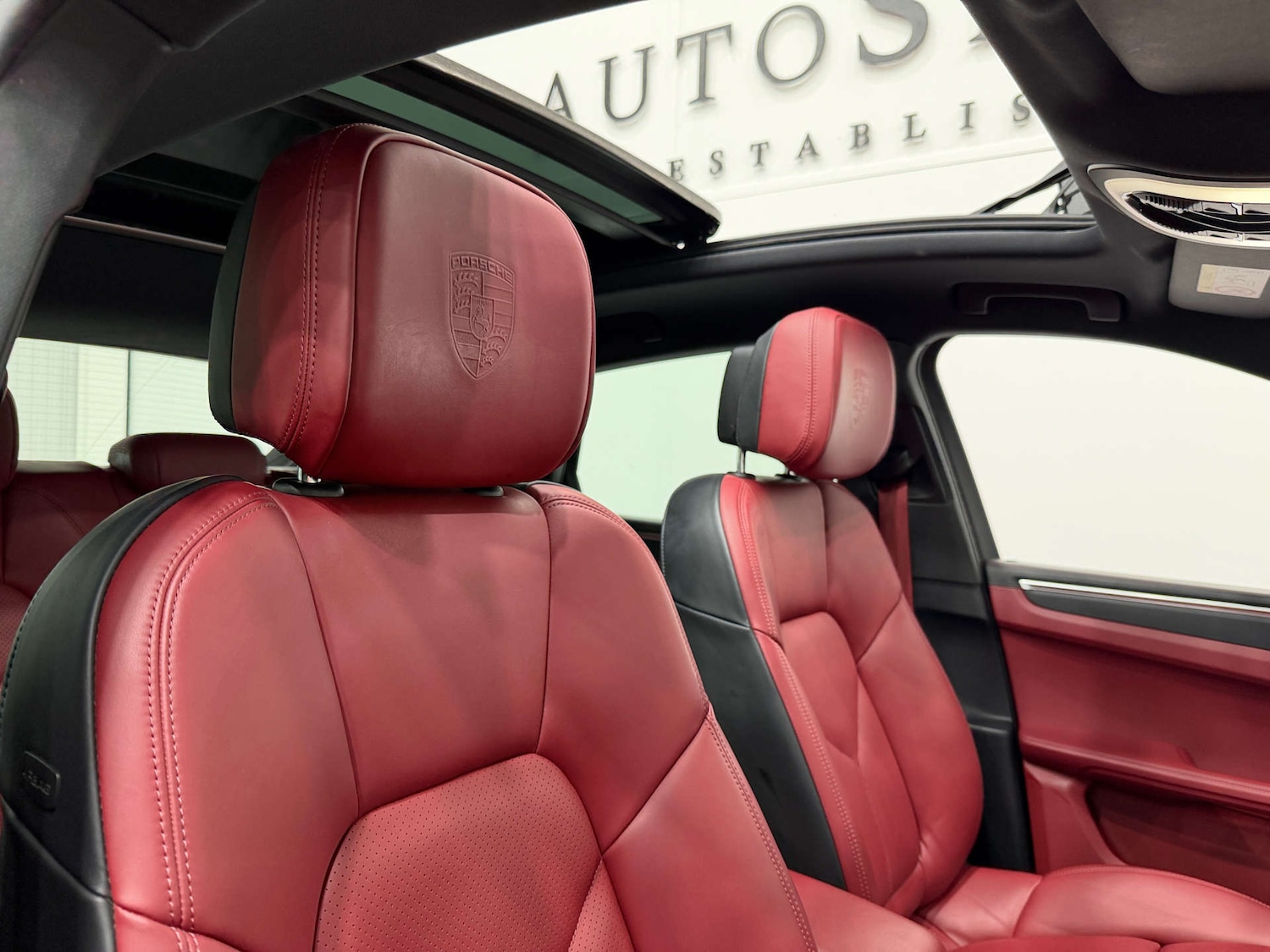 Used Porsche Macan 2022 for sale - 76720470: Photo 42